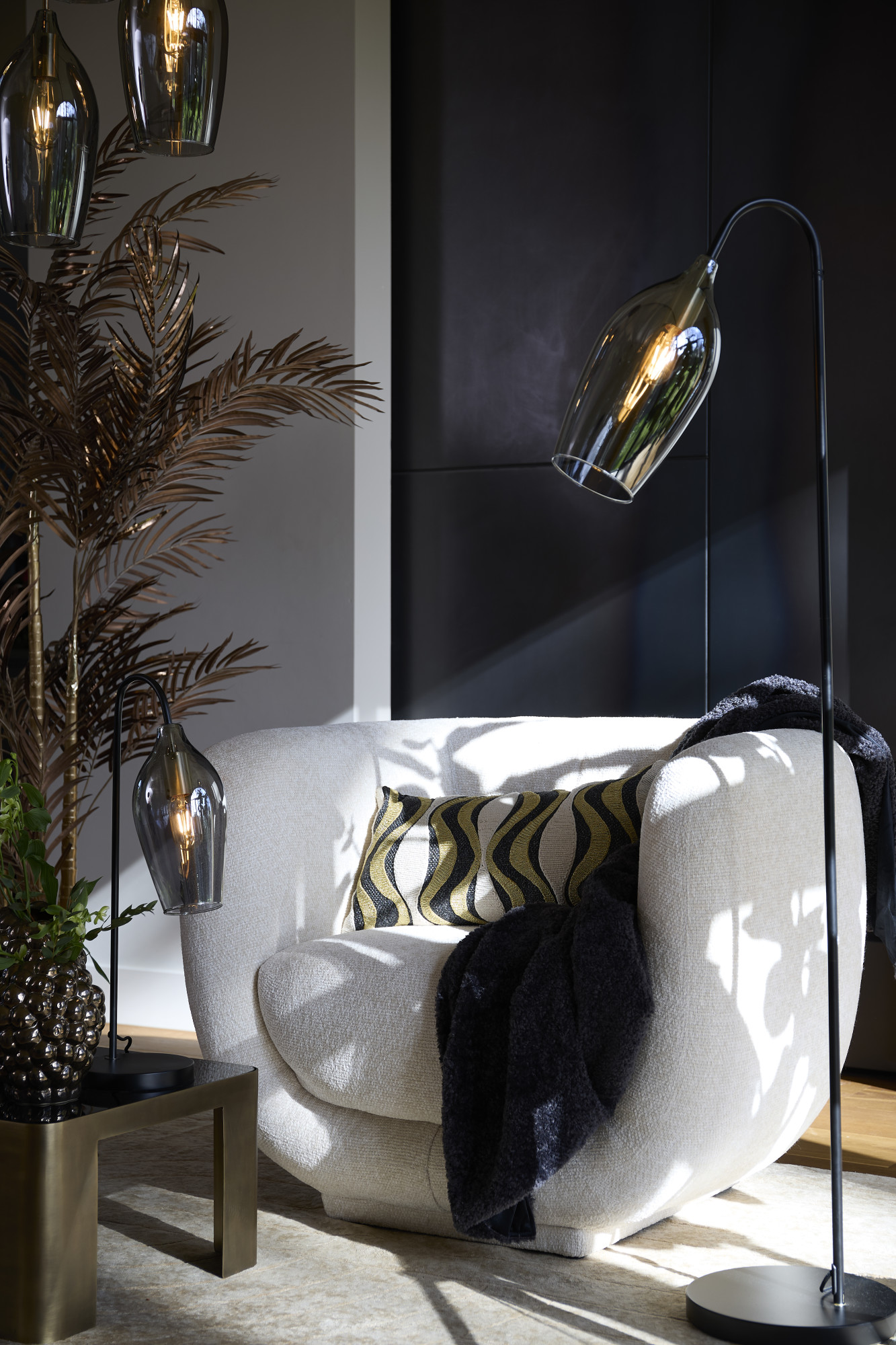 Lampadaire moderne avec diffuseur en verre orienté Light & Living Lukaro – Image 4