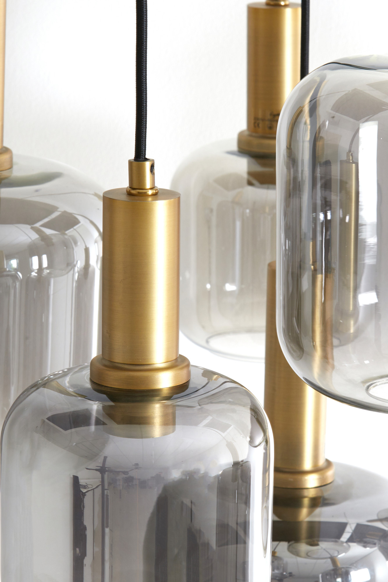 Suspension en verre avec détails dorés Light & Living Lekar – Image 5