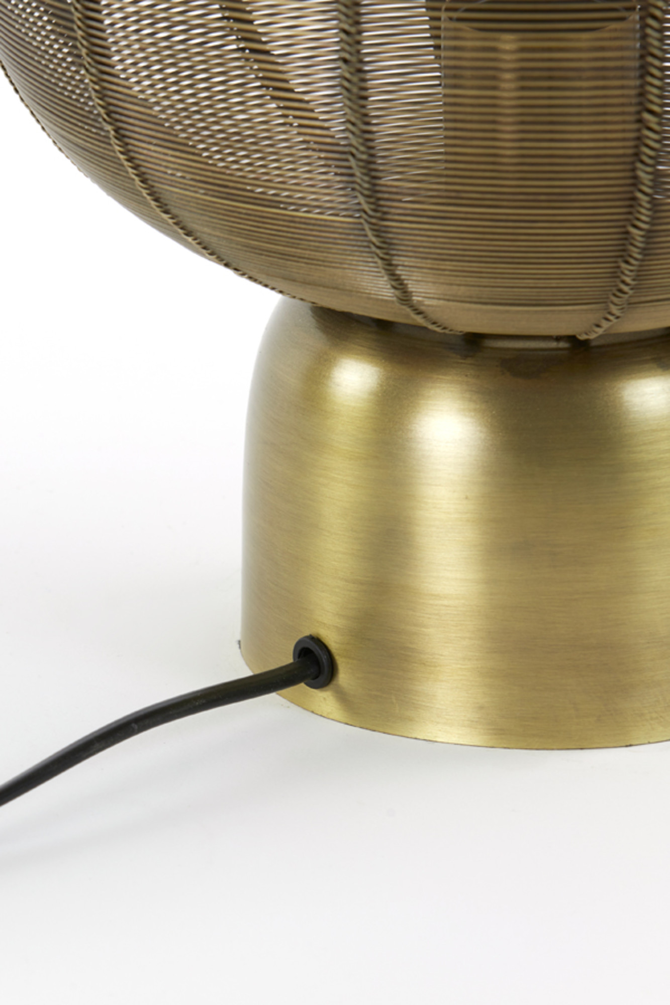 Lampe de table dorée en fil arrondi Light & Living Suneko – Image 9