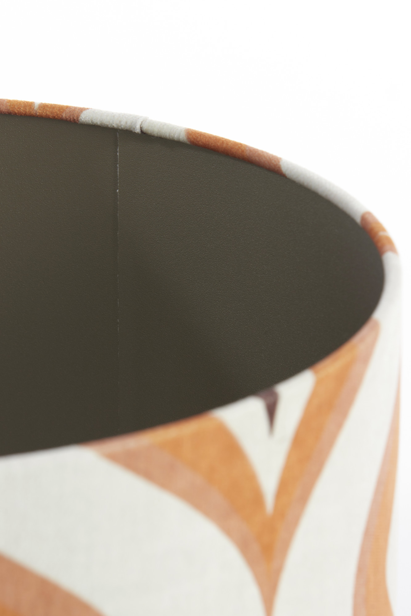 Abat-jour à motif rétro en teinte orange Light & Living Cookie – Image 5