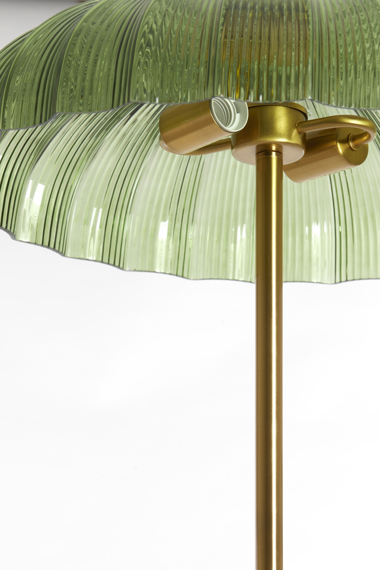 Lampadaire doré et vert avec verre strié Light & Living Fungo – Image 3