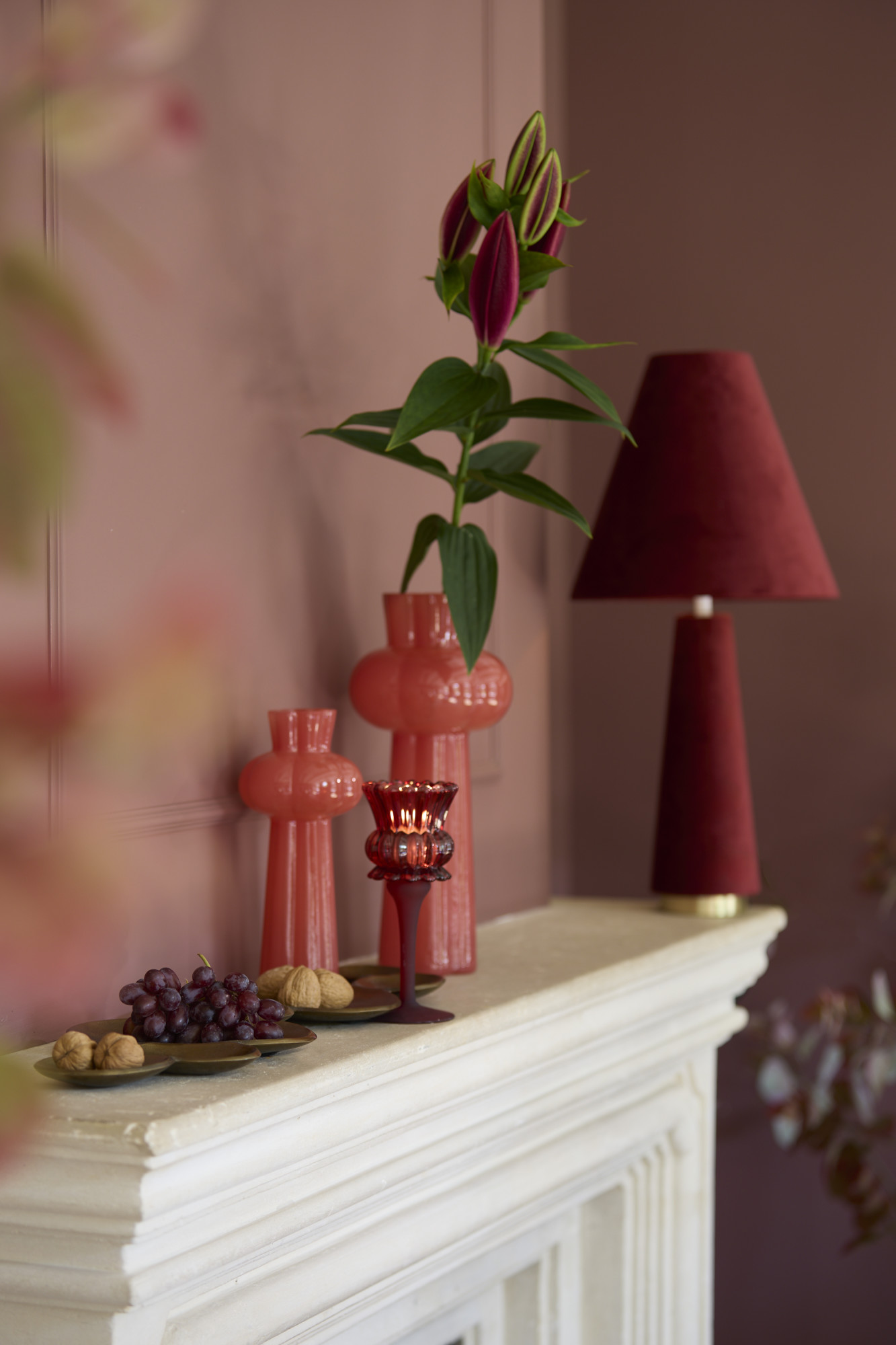 Lampe rouge en velours style rétro Light & Living Devia – Image 4