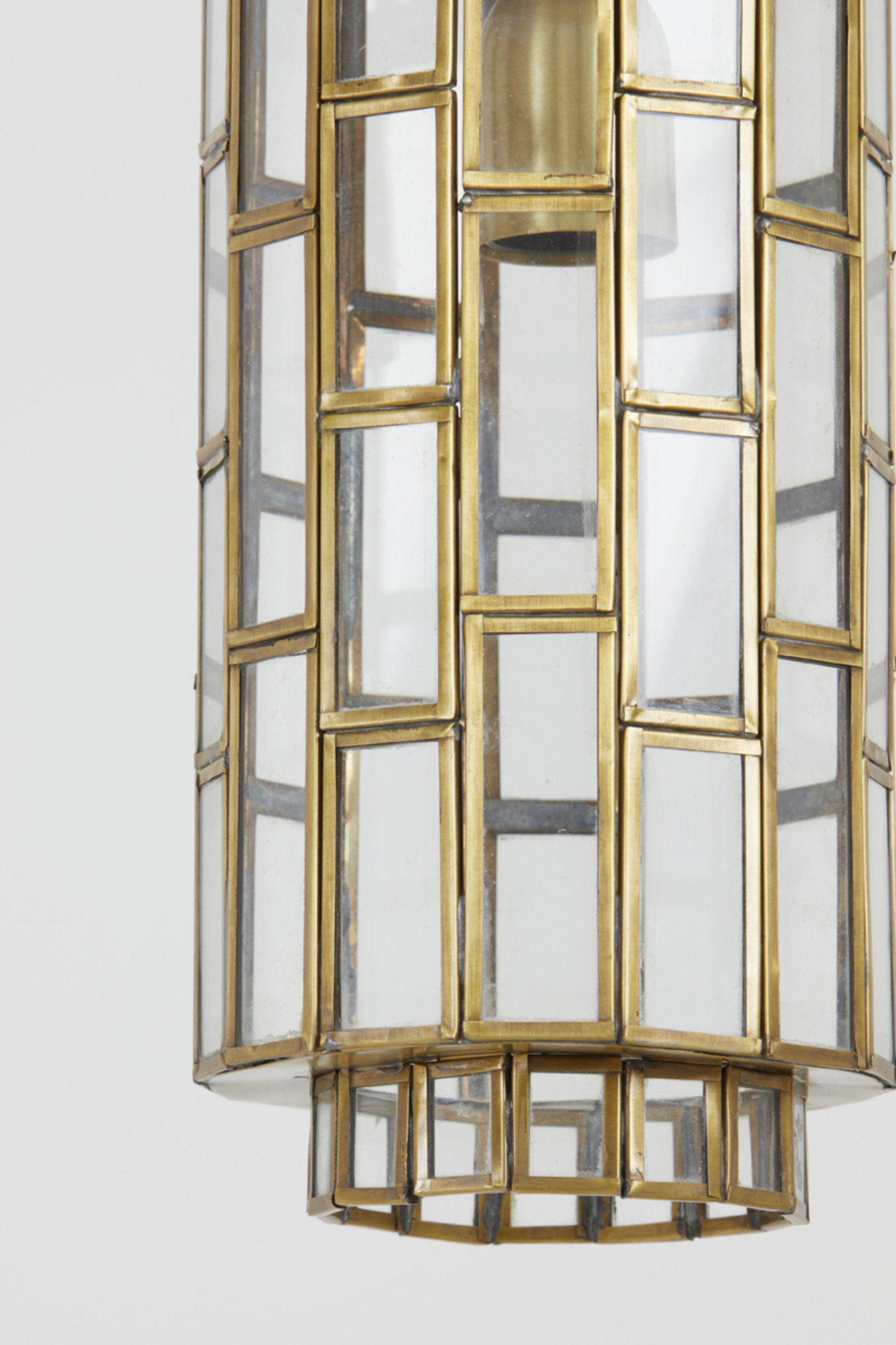 Suspension dorée à design lanterne géométrique Light & Living Sostrene – Image 8