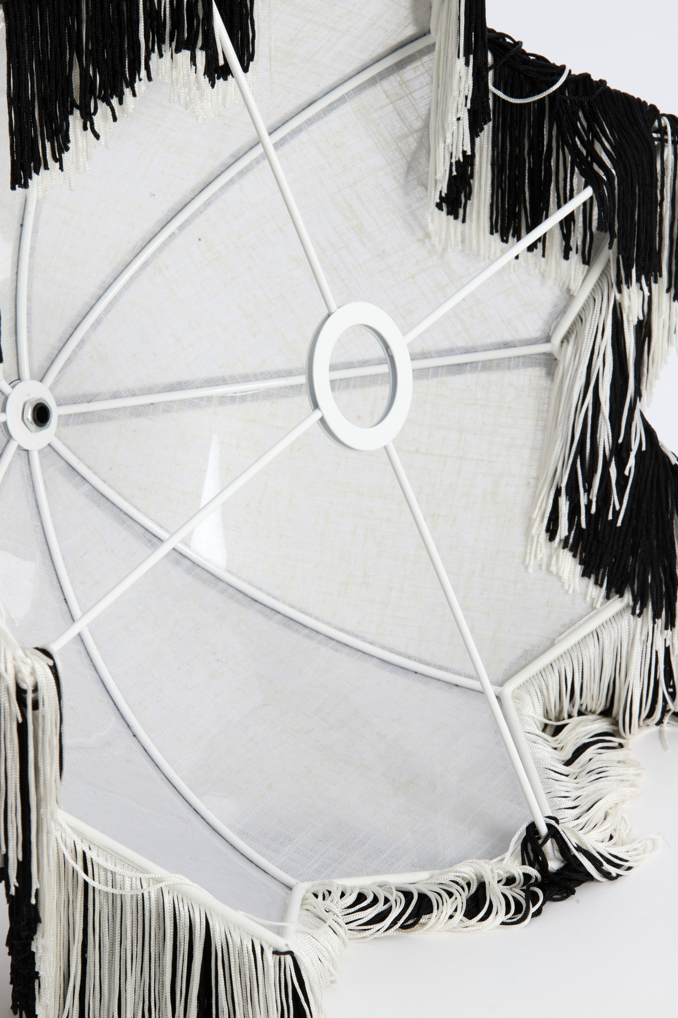Abat-jour à franges noir et blanc Light & Living Sulina – Image 5