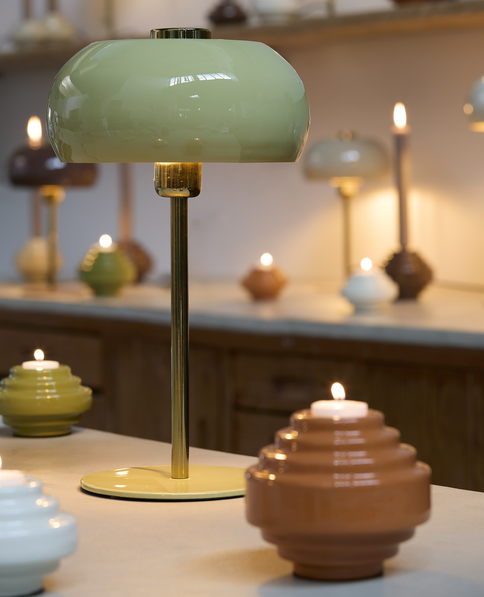 Lampe de table dorée moderne Light & Living Surin – Image 4