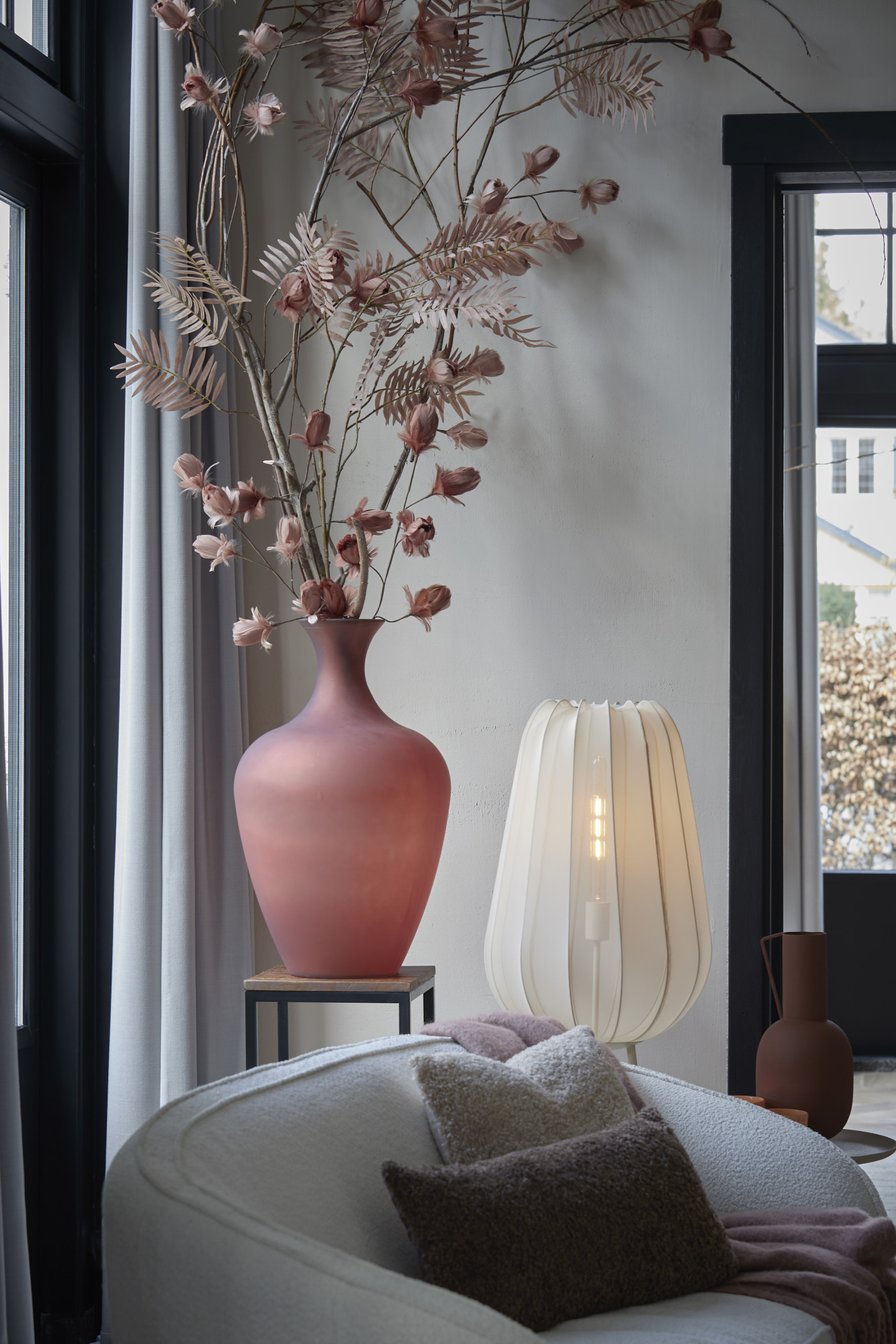 Lampadaire beige sur trépied Light & Living Plumeria – Image 4