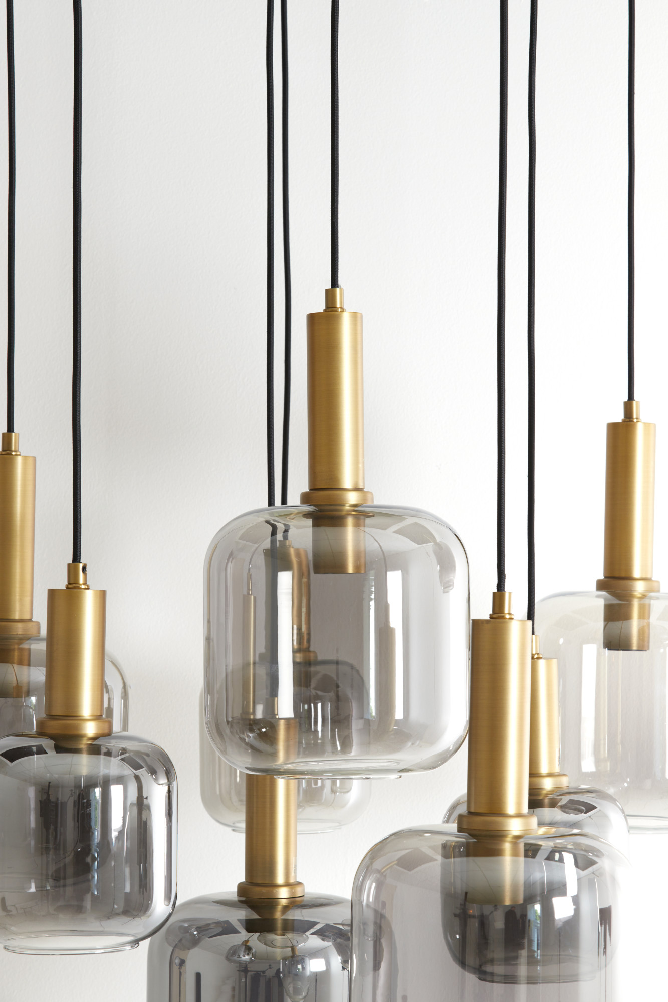 Suspension en verre avec détails dorés Light & Living Lekar – Image 4