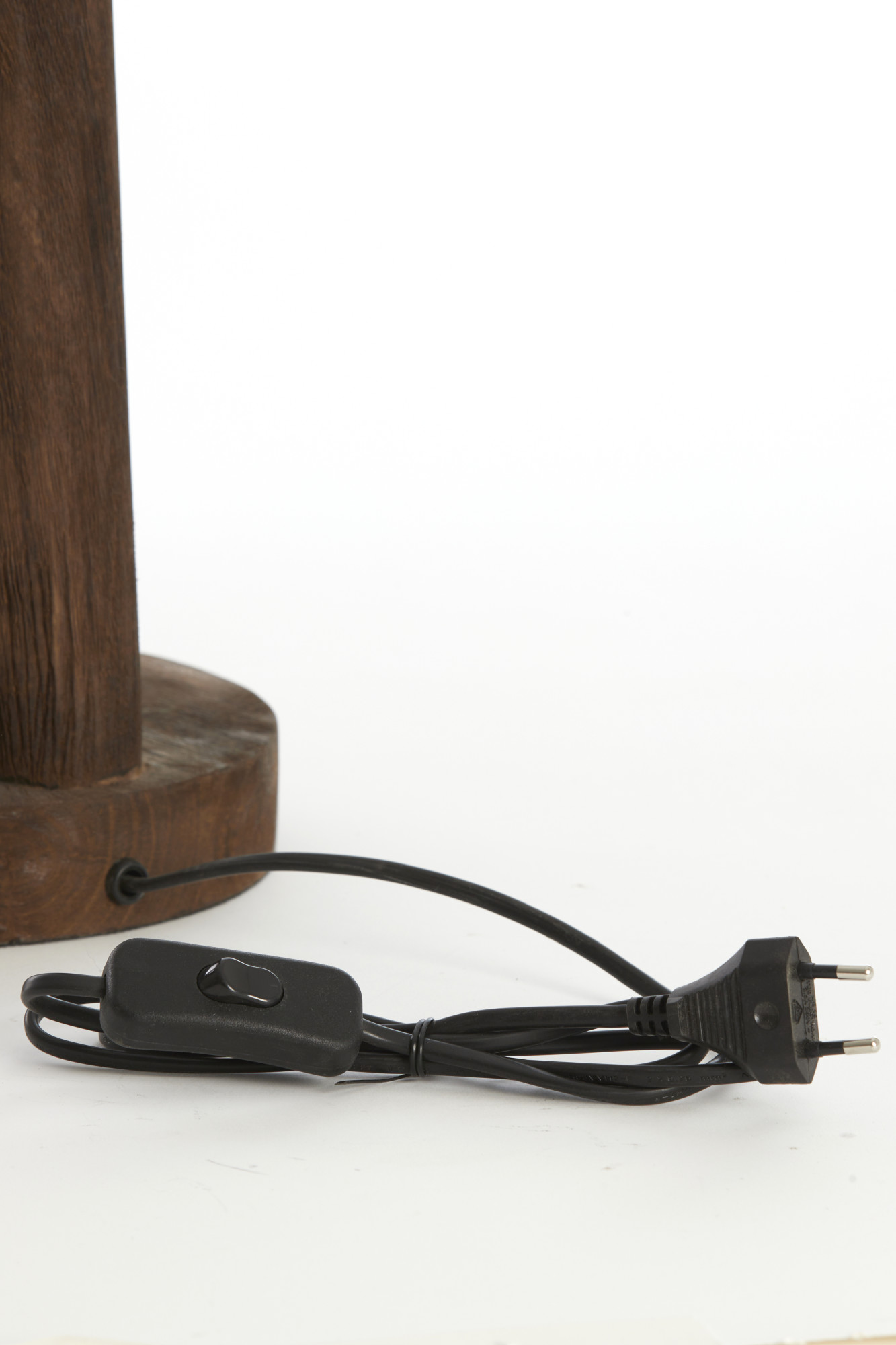 Socle de lampe en bois moderne au design élégant Light & Living Xitta – Image 6