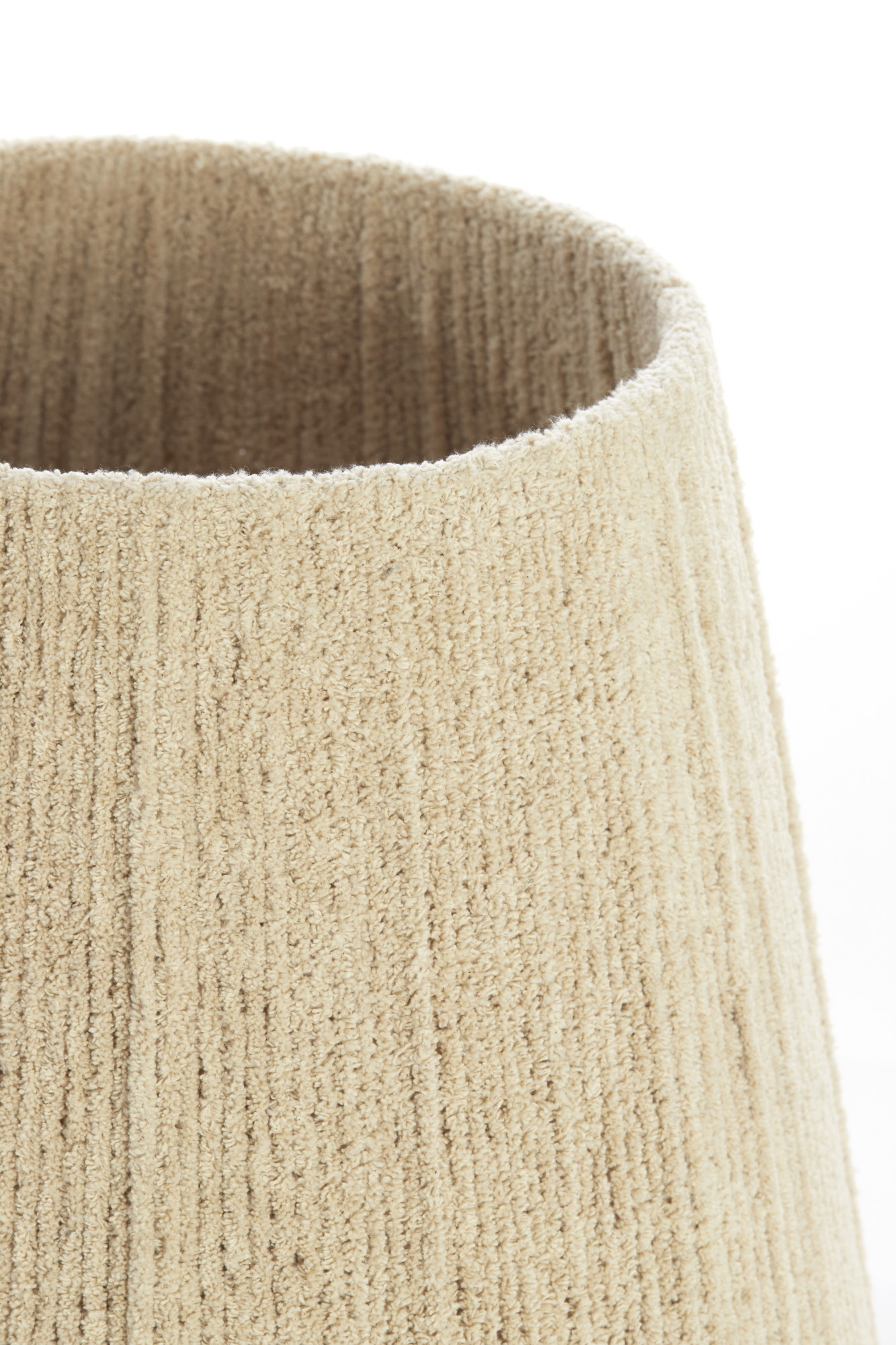 Abat-jour en tissu beige avec finition à nervures Light & Living Medana – Image 3