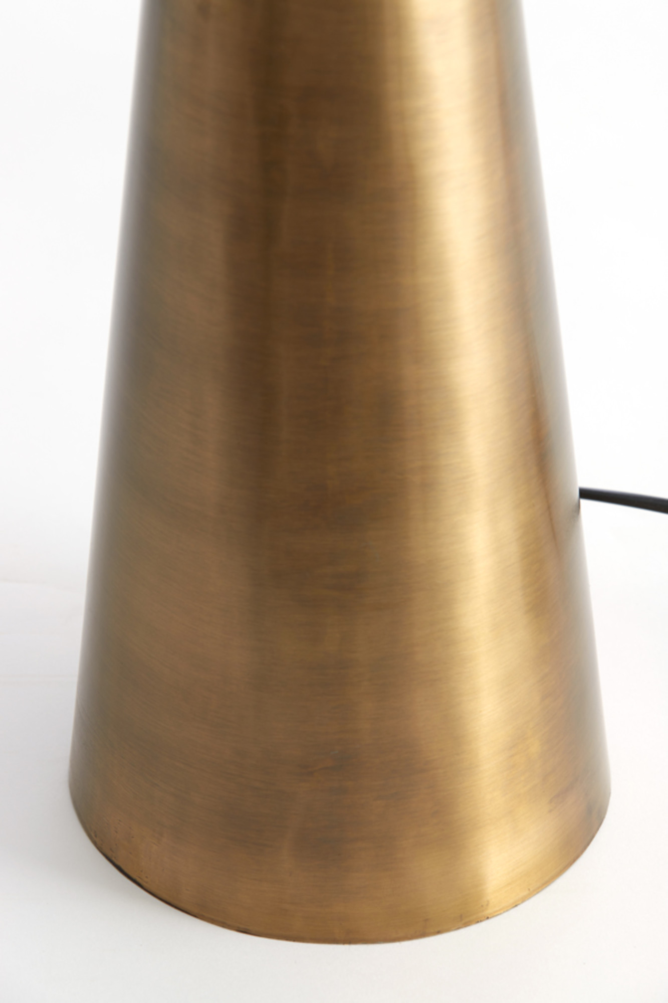 Piedestal de lampe conique couleur bronze Light & Living Yelos – Image 4
