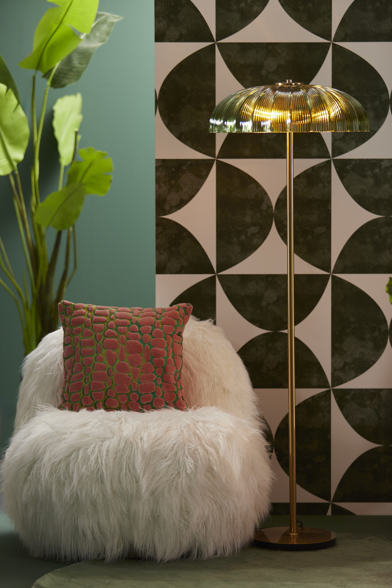 Lampadaire doré et vert avec verre strié Light & Living Fungo – Image 4