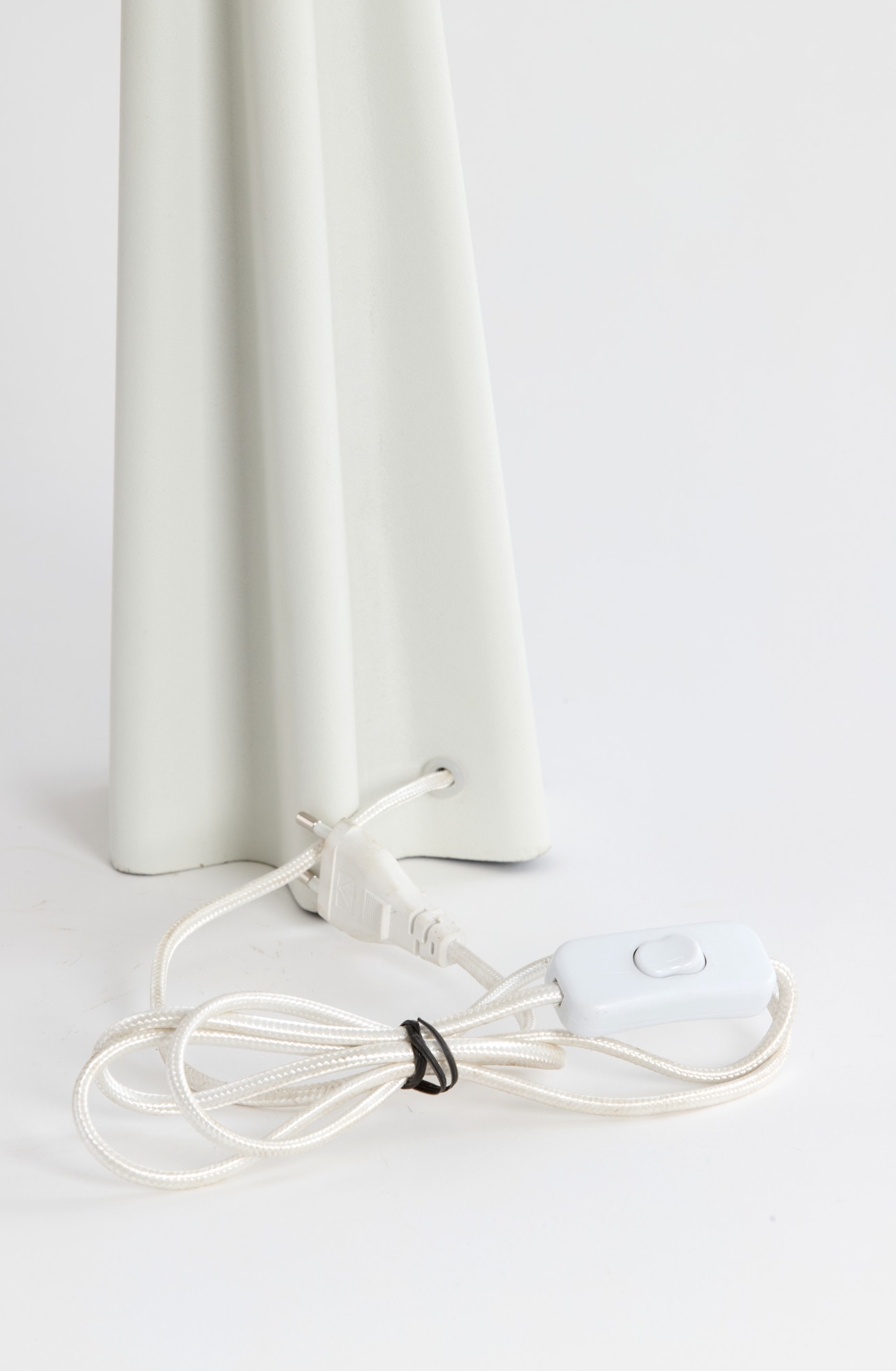 Lampe conique blanc cassé Light & Living Cukai – Image 4