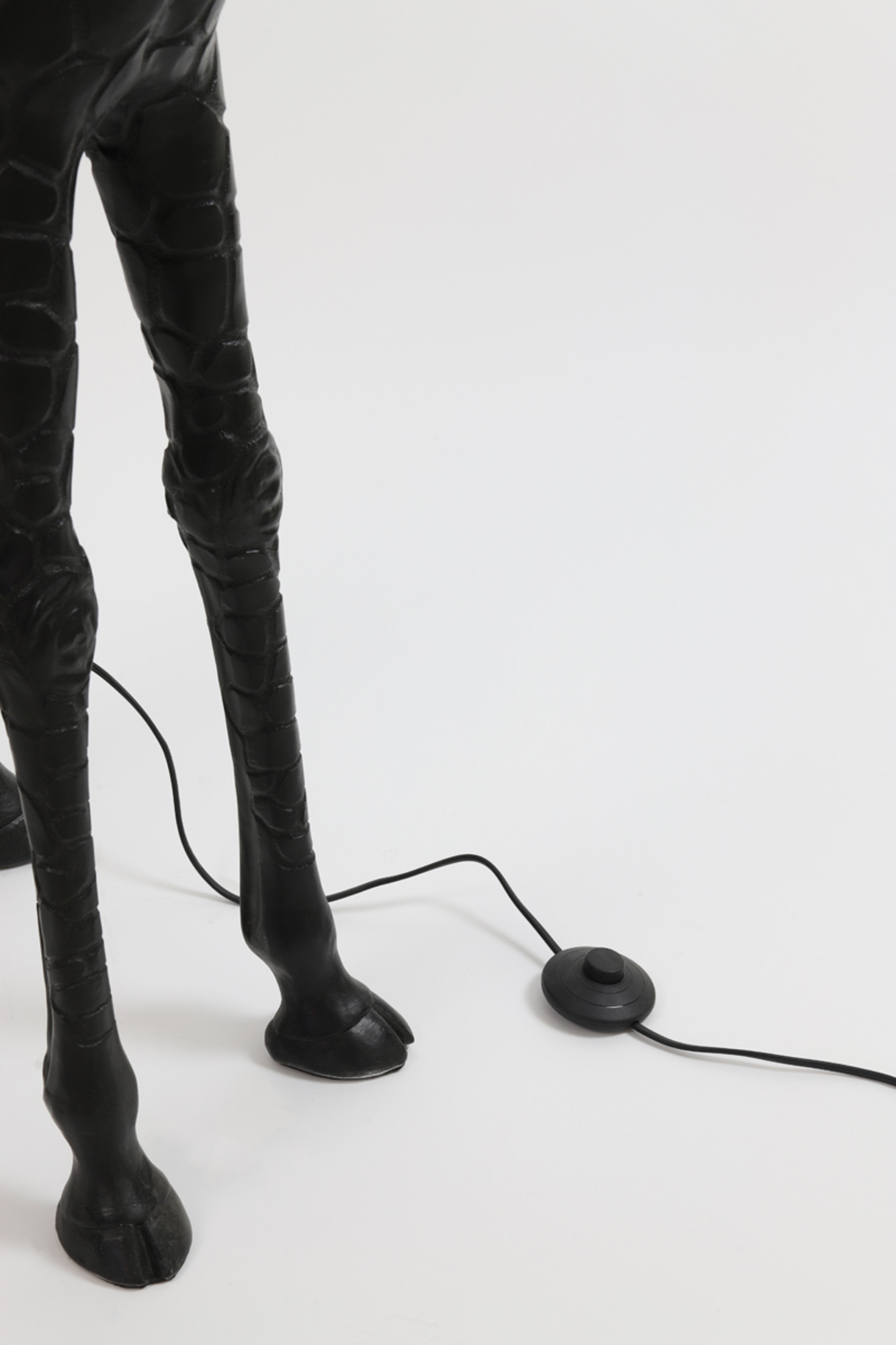 Grand lampadaire girafe noir Light & Living Giraffe – Image 8