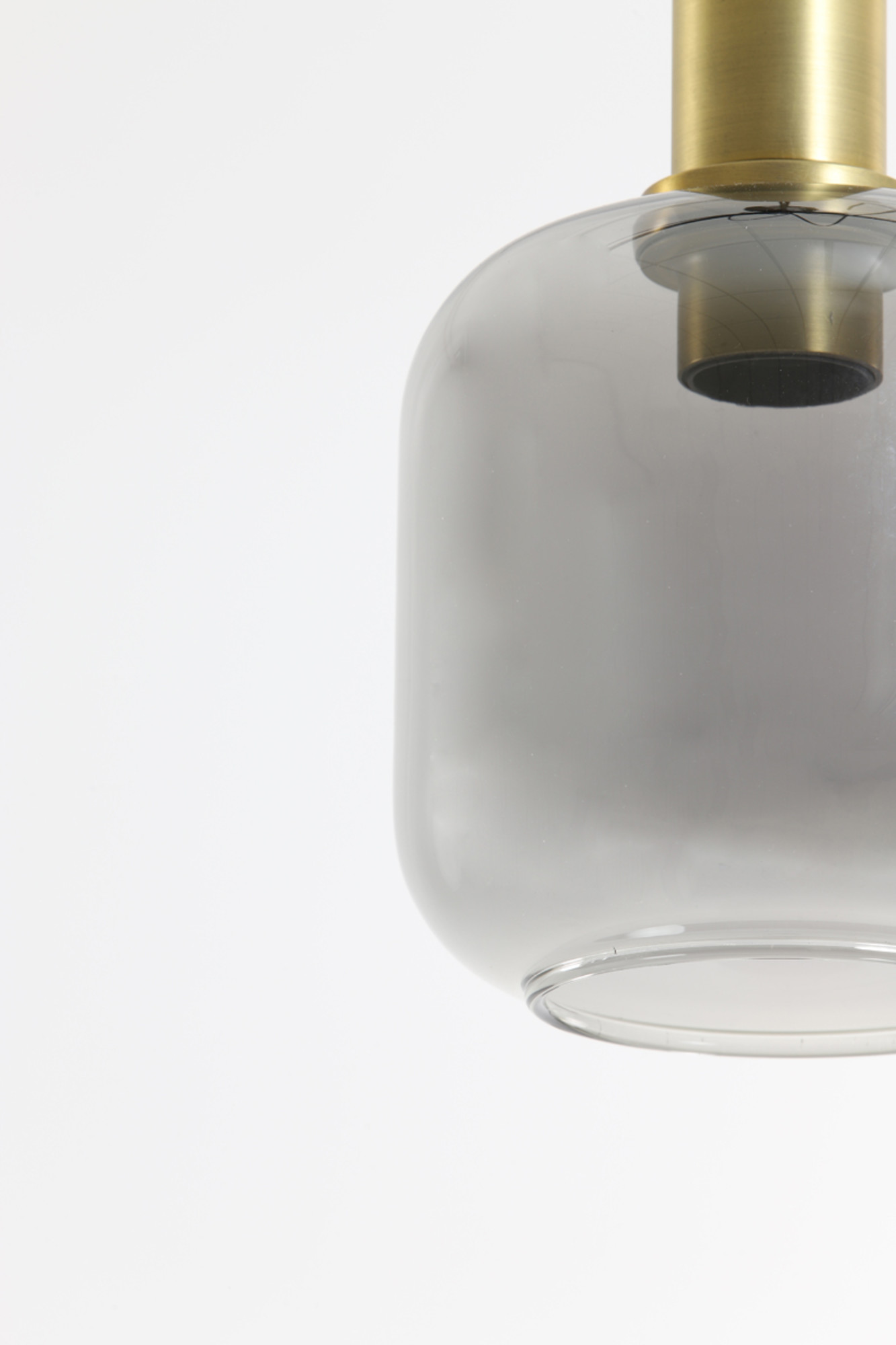 Suspension en verre avec détails dorés Light & Living Lekar – Image 5