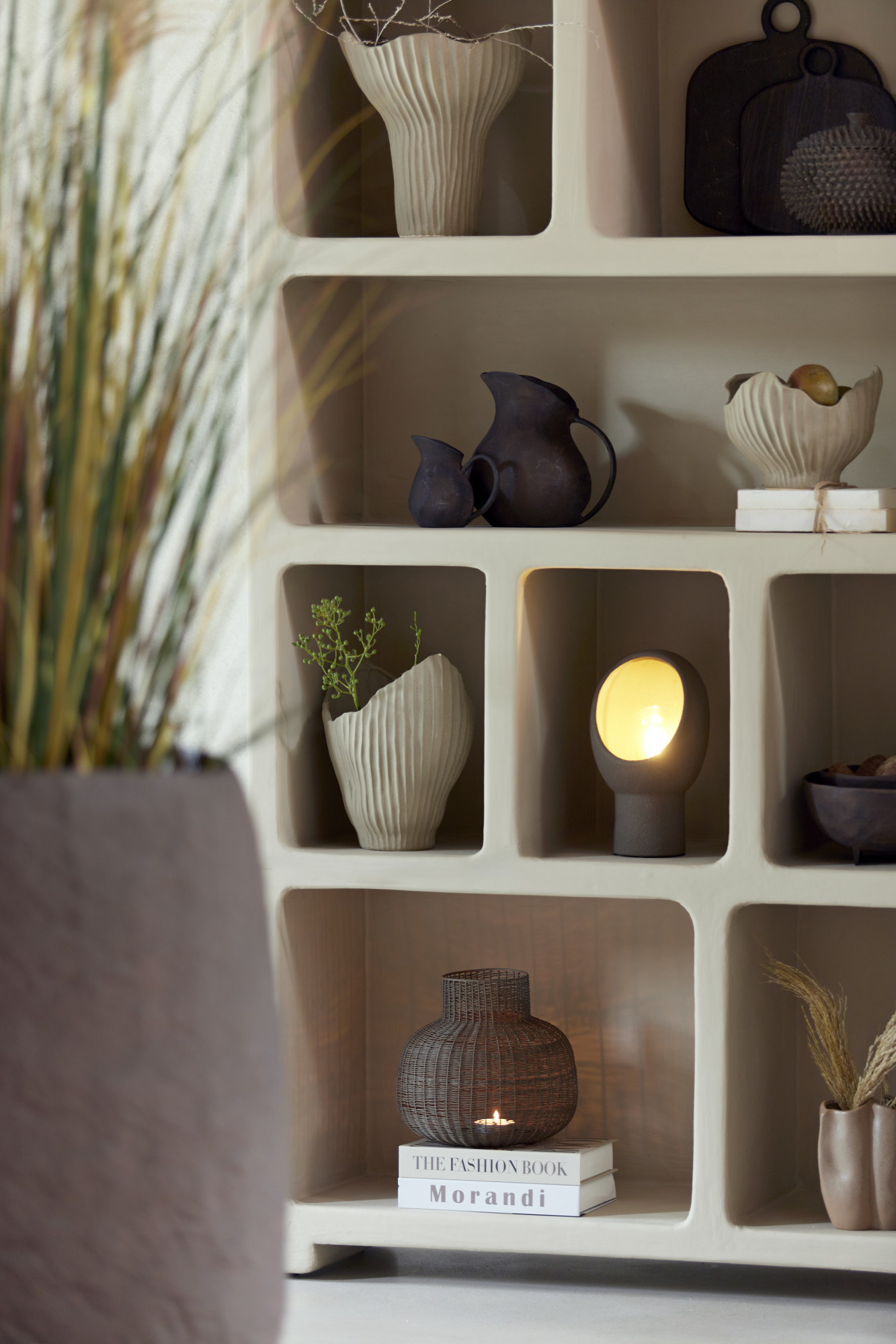 Lampe de table Light & Living Monk avec abat-jour sculptural brun – Image 4