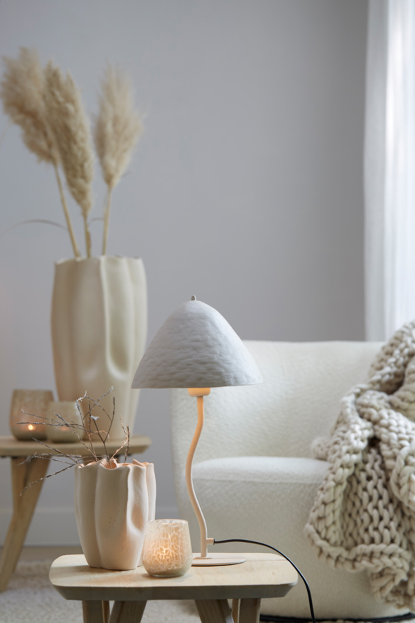 Lampe champignon courbée blanche style japandi Light & Living Elimo – Image 4