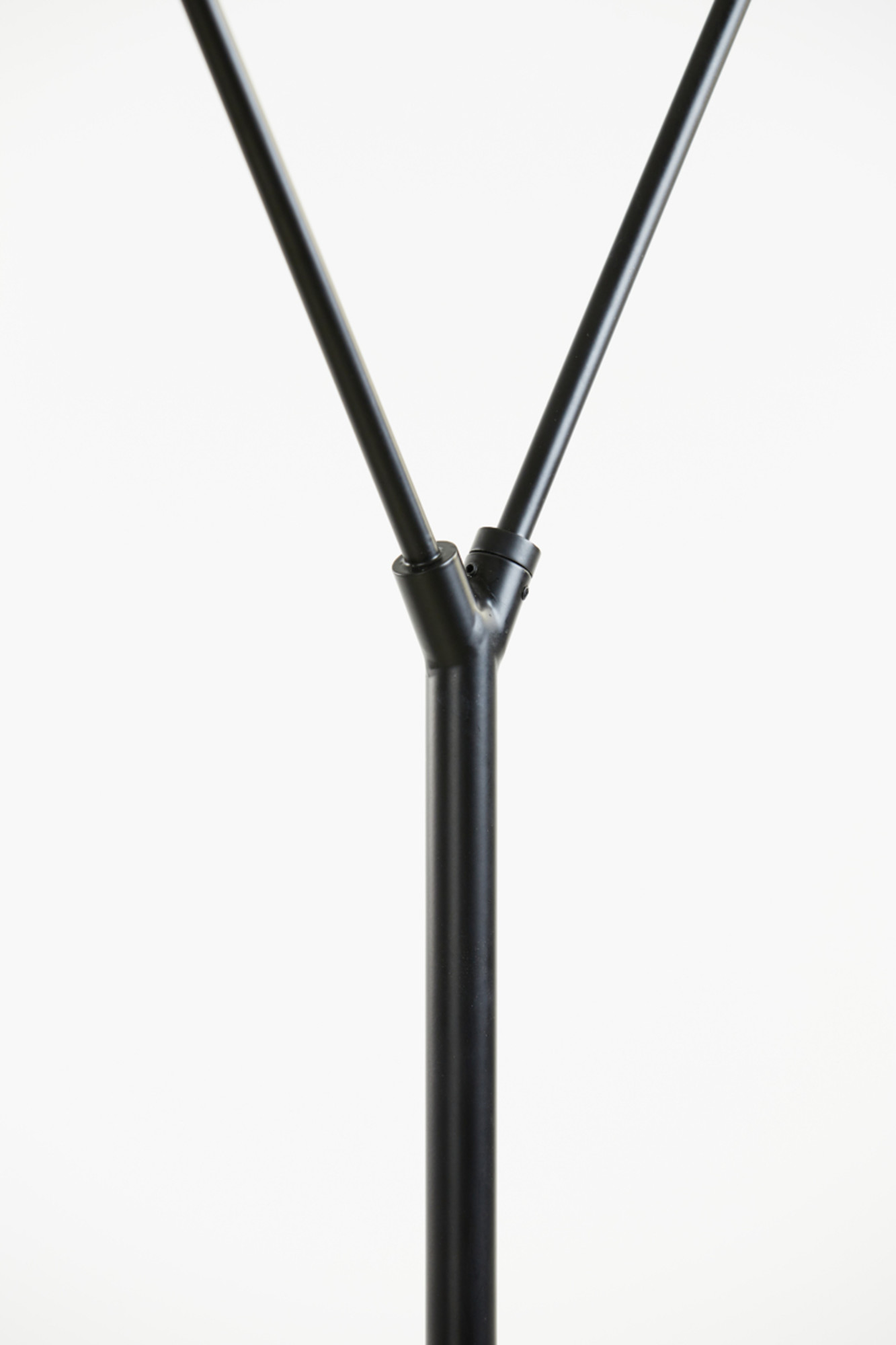 Lampadaire double en métal noir Light & Living Orion – Image 9