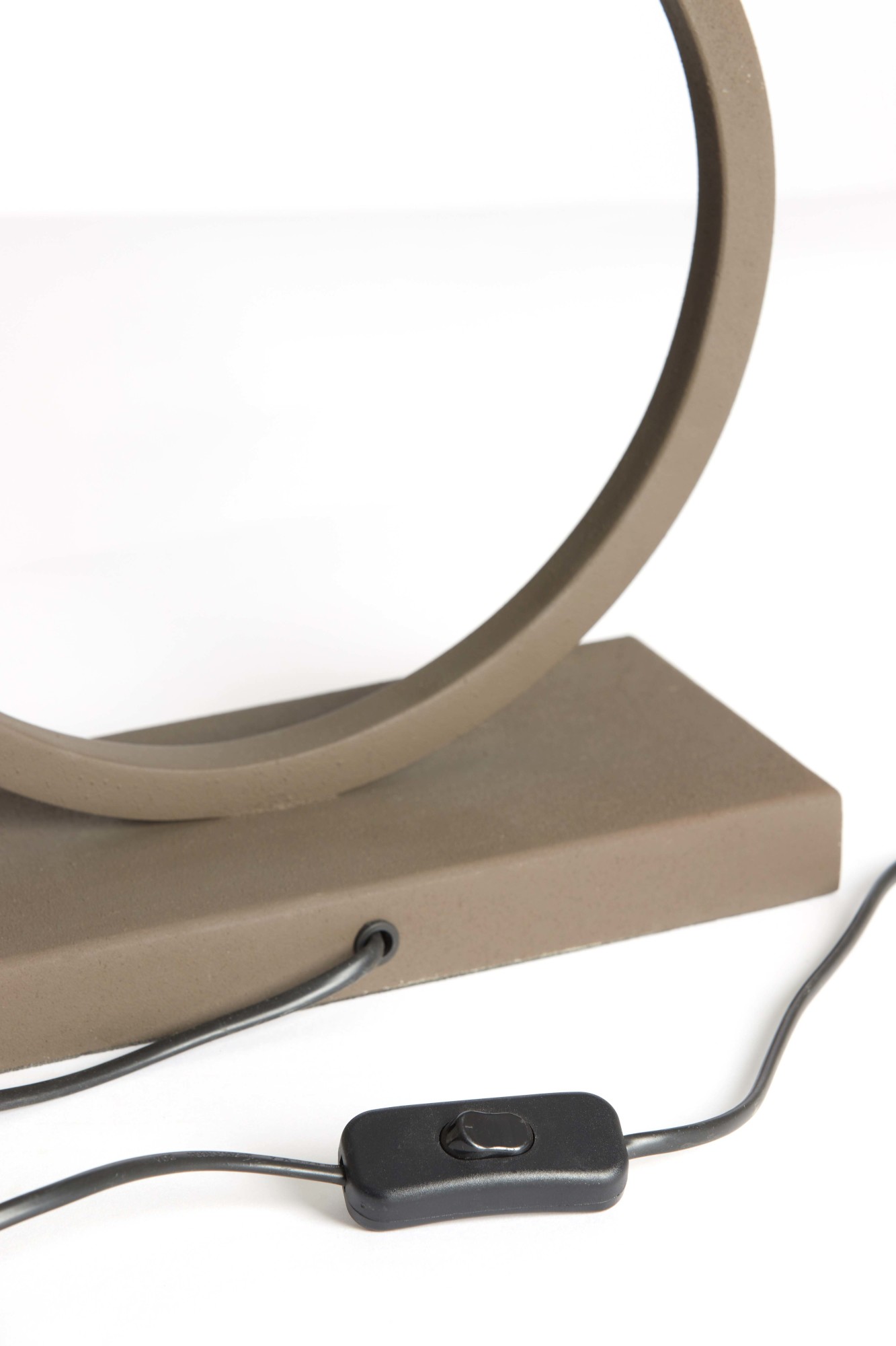 Piedestal de lampe minimaliste en forme de cercle Light & Living Liva – Image 7