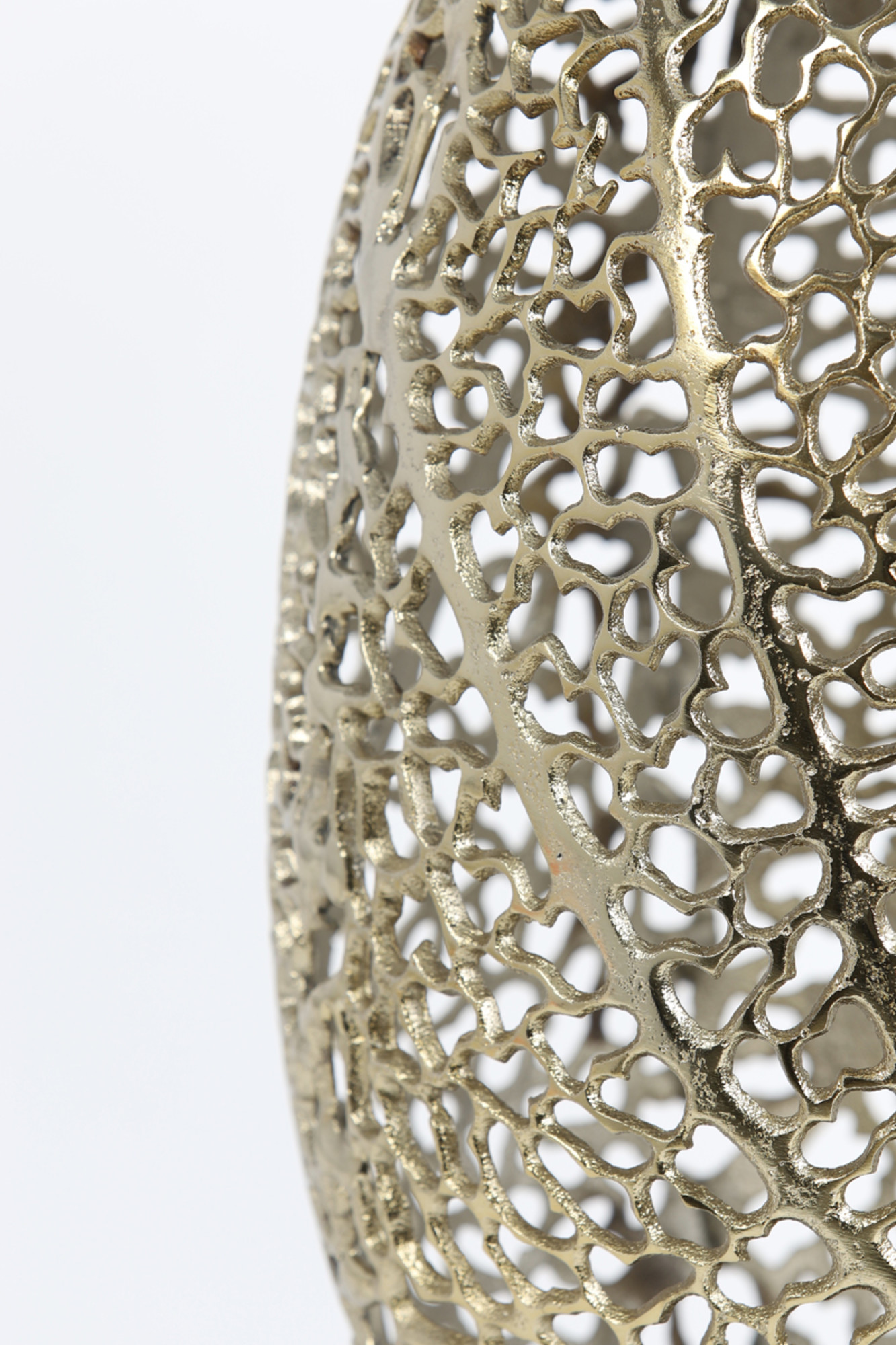 Lampe de table dorée ajourée Light & Living Sinula – Image 7