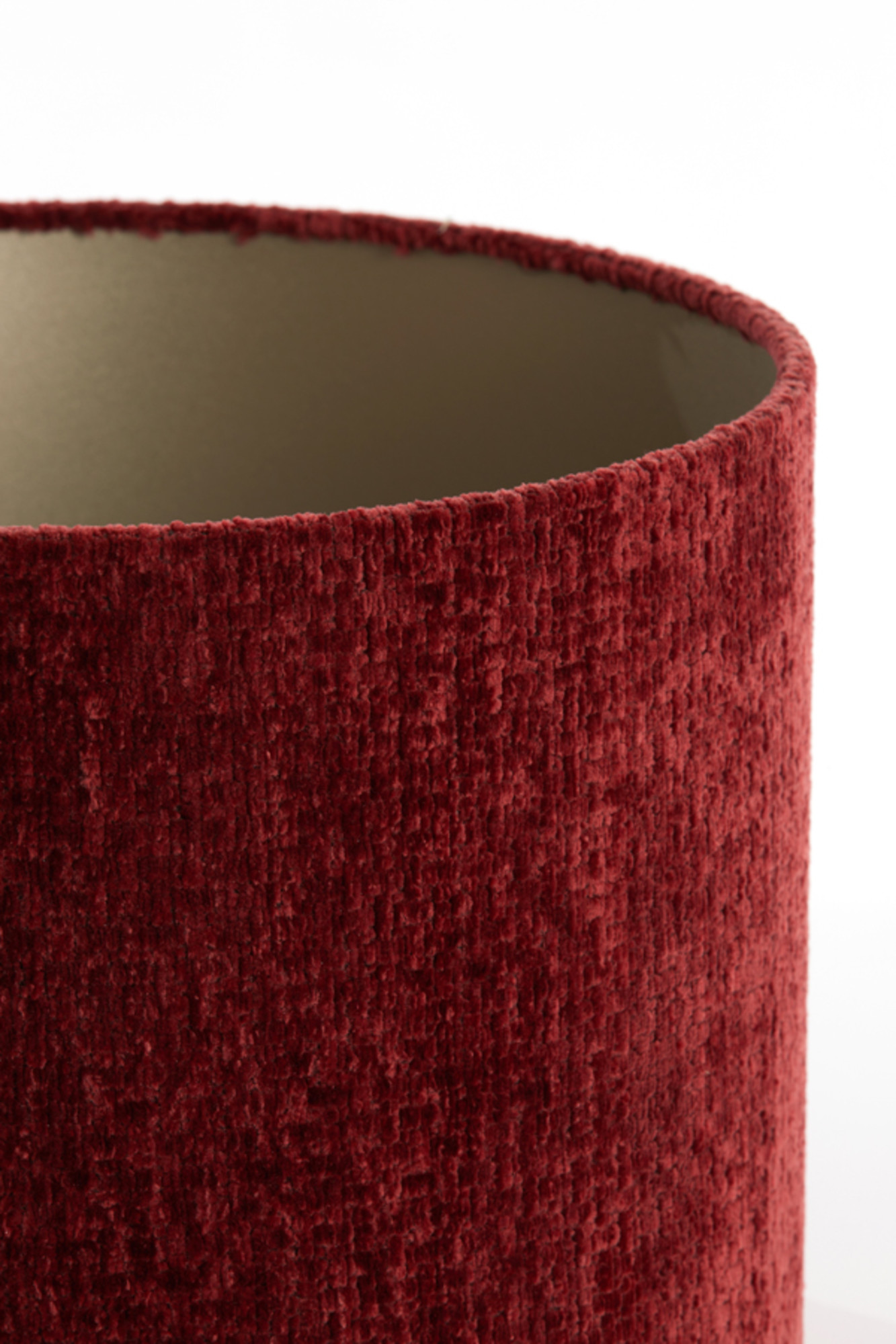 Abat-jour en tissu rouge de forme cylindrique Light & Living Ruby – Image 3