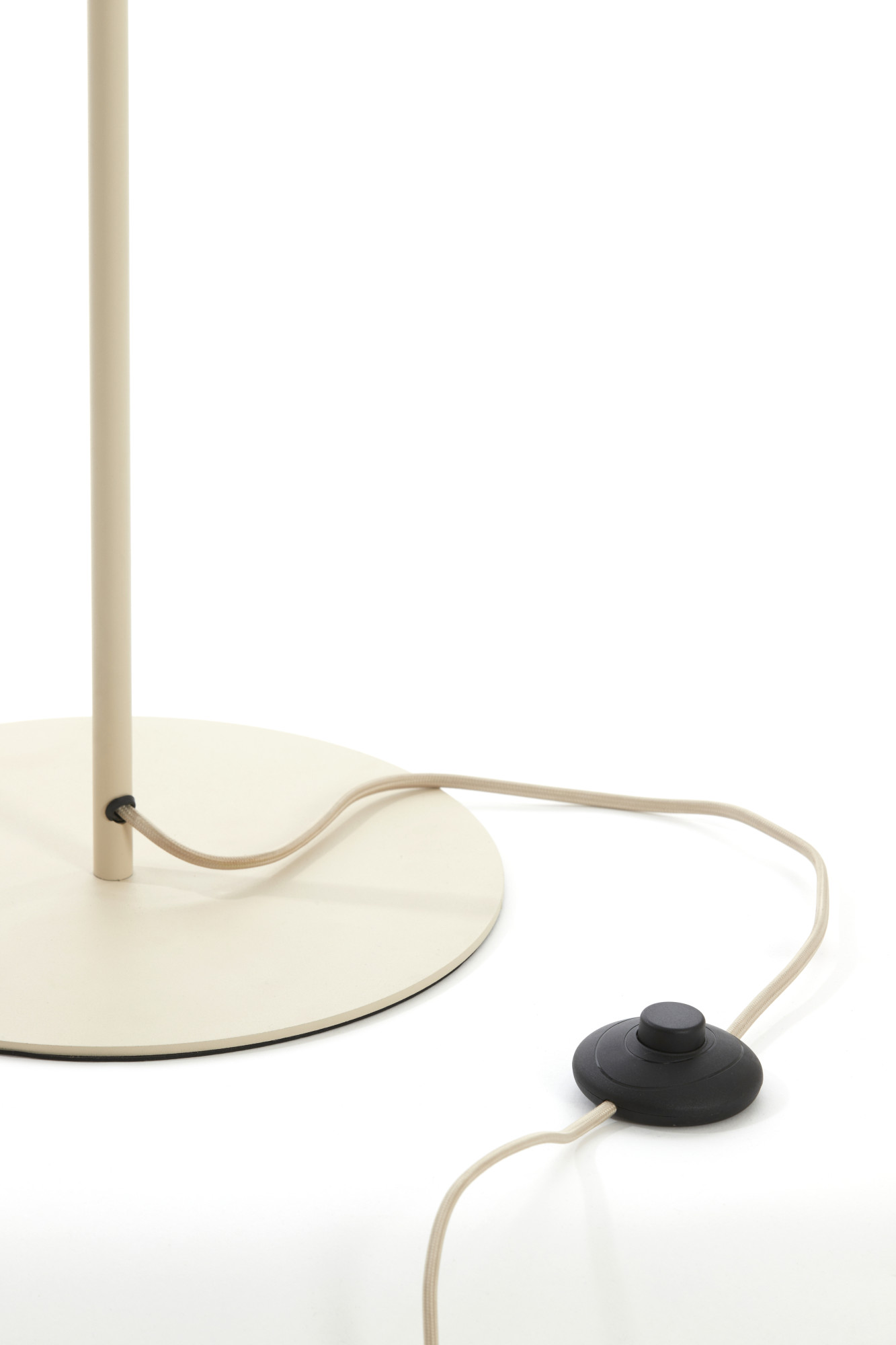 Lampadaire cylindrique en tissu beige style japandi Light & Living Fringe – Image 3