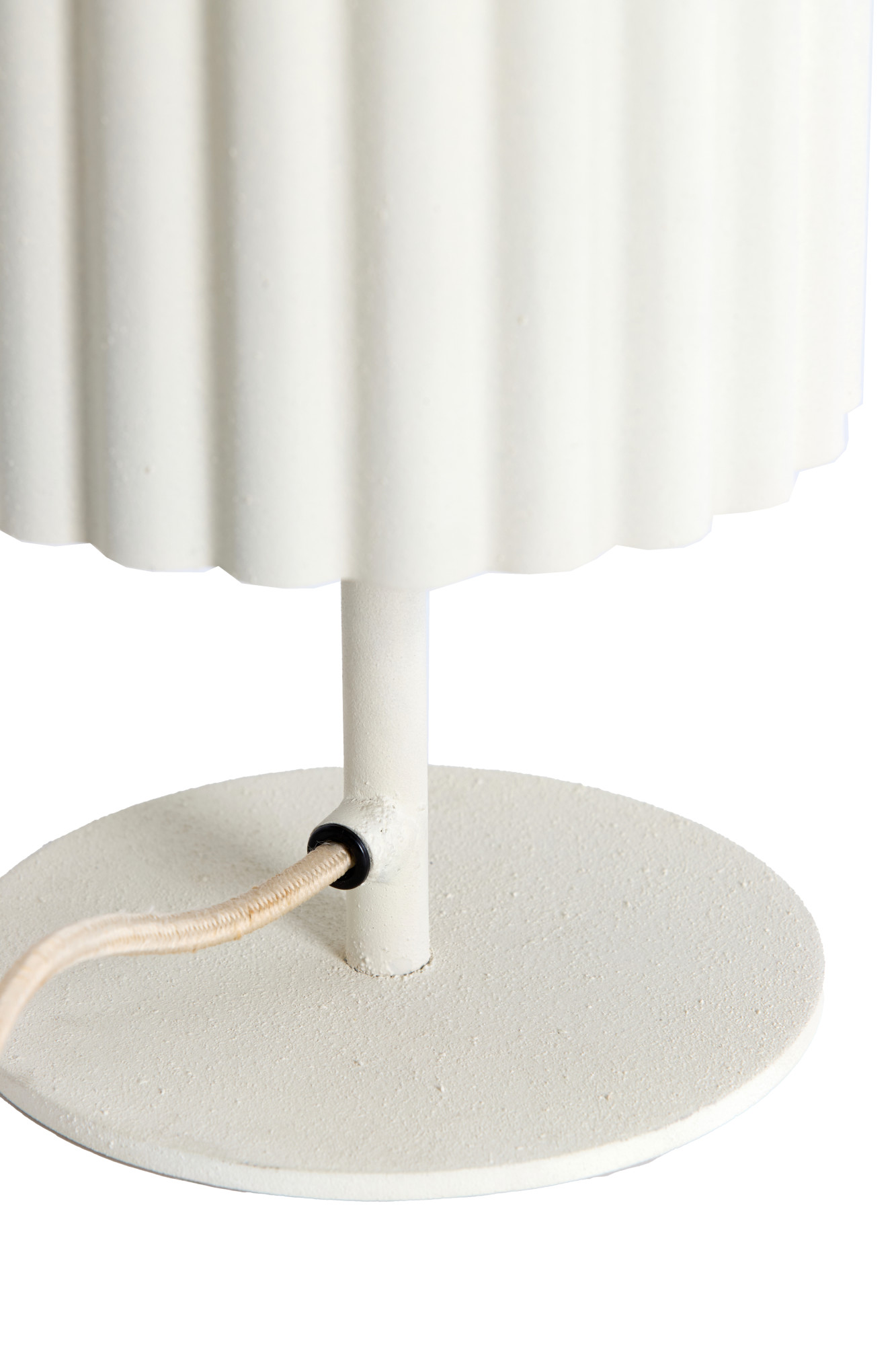 Lampe de table blanche plissée avec texture Light & Living Ardales – Image 4