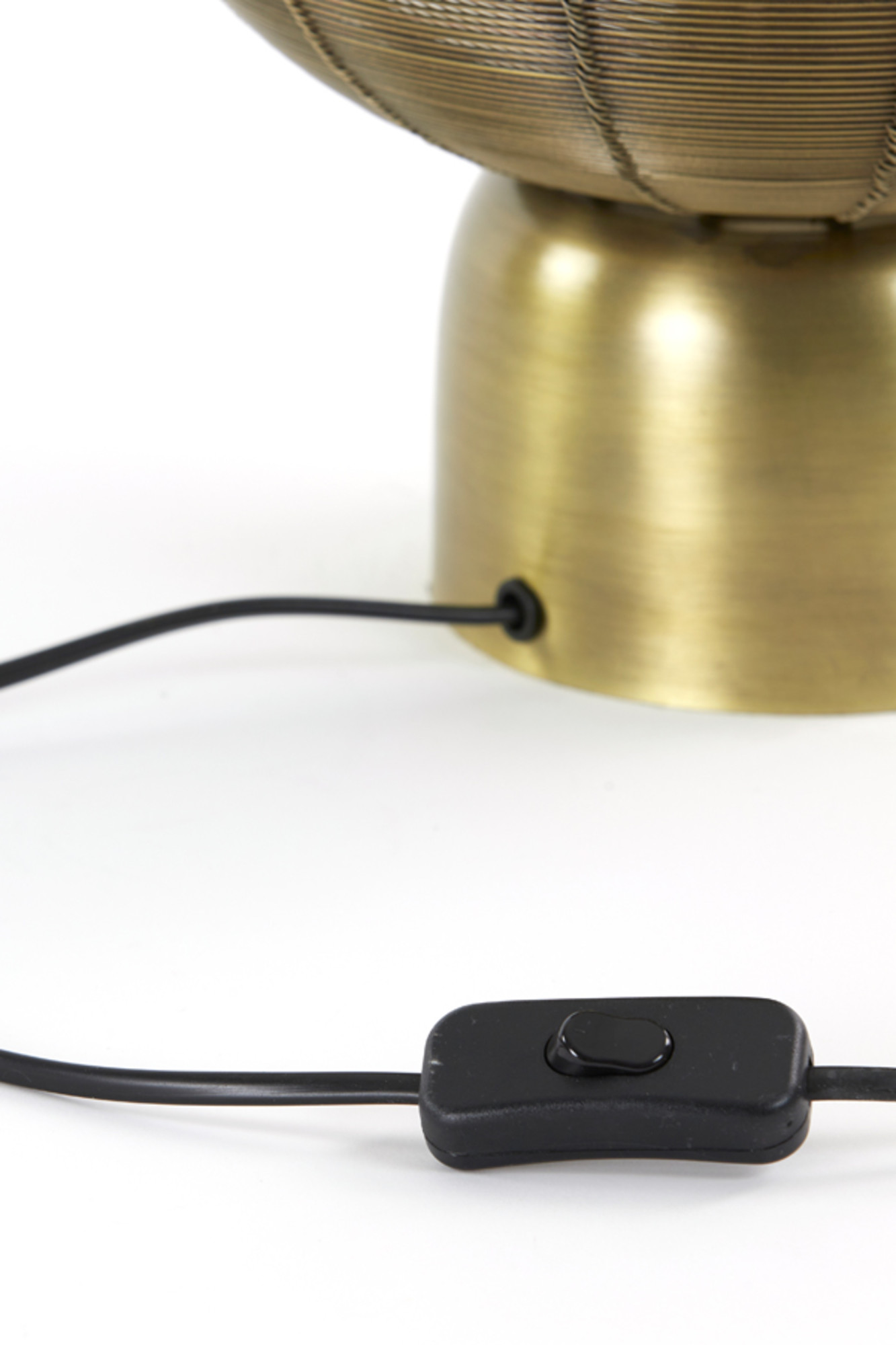 Lampe de table dorée en fil arrondi Light & Living Suneko – Image 8