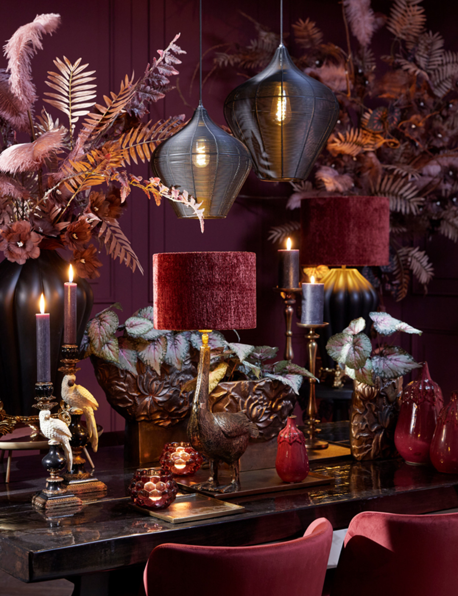 Abat-jour en tissu rouge de forme cylindrique Light & Living Ruby – Image 4