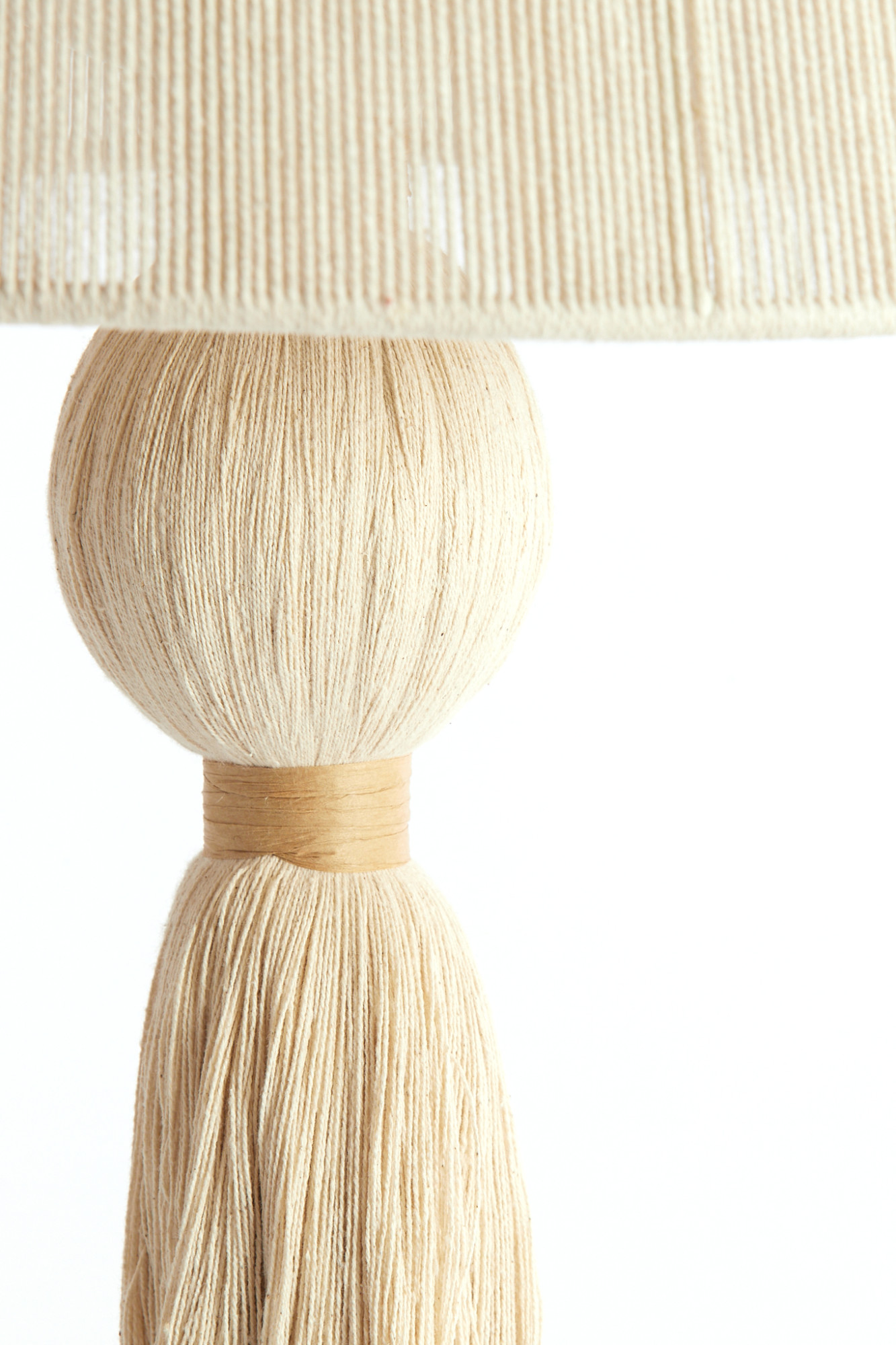 Lampe de table beige avec pompon décoratif Light & Living Espino – Image 4
