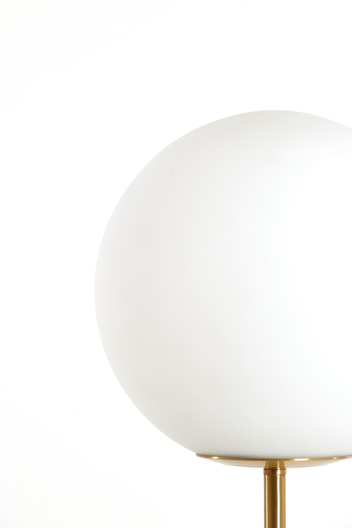 Lampadaire classique avec globe en verre blanc Light & Living Medina – Image 9