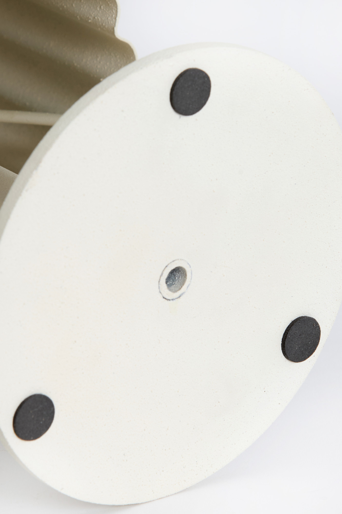 Lampe de table blanche plissée avec texture Light & Living Ardales – Image 5