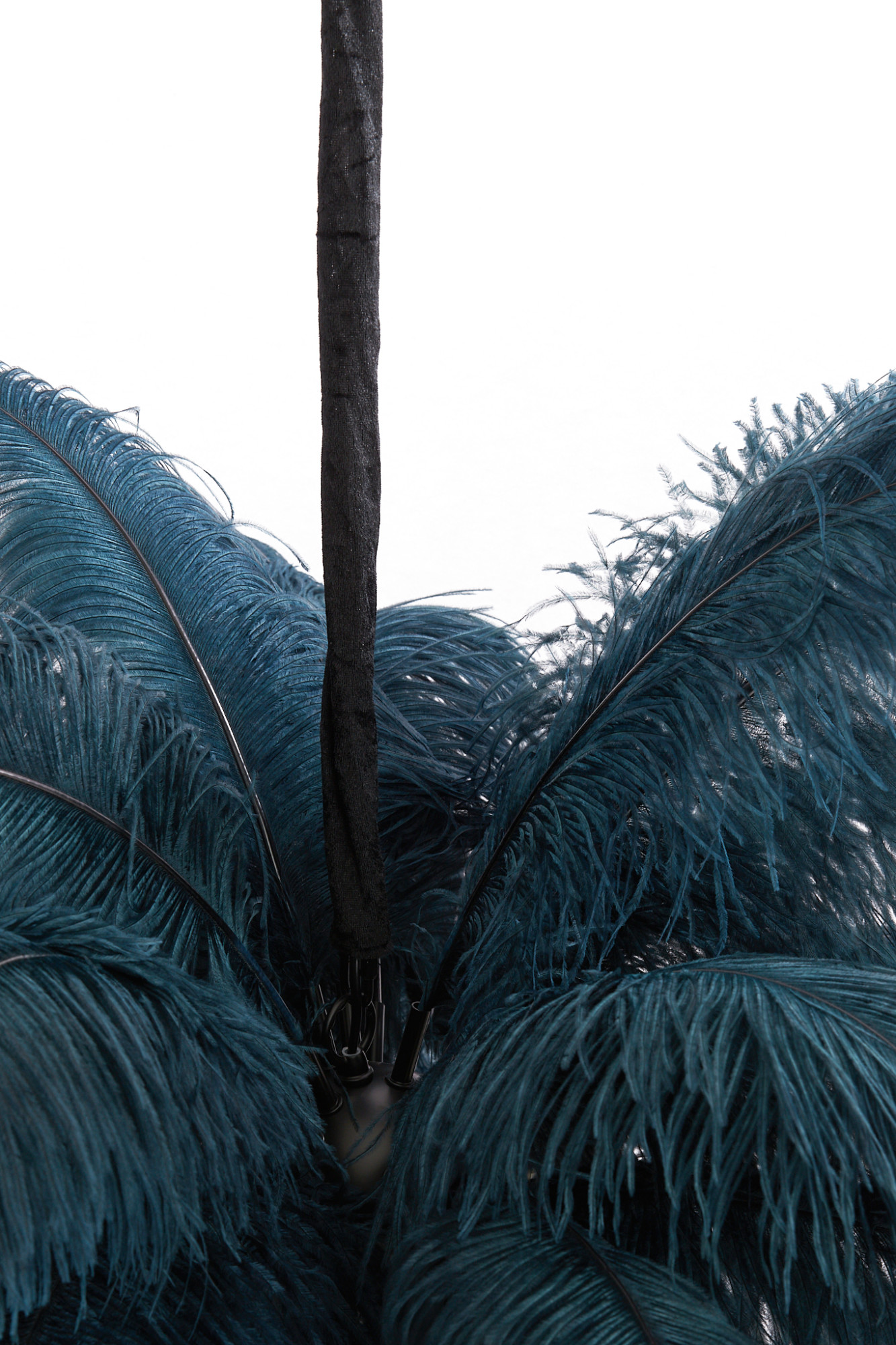 Suspension bleu foncé avec plumes Light & Living Feather – Image 4