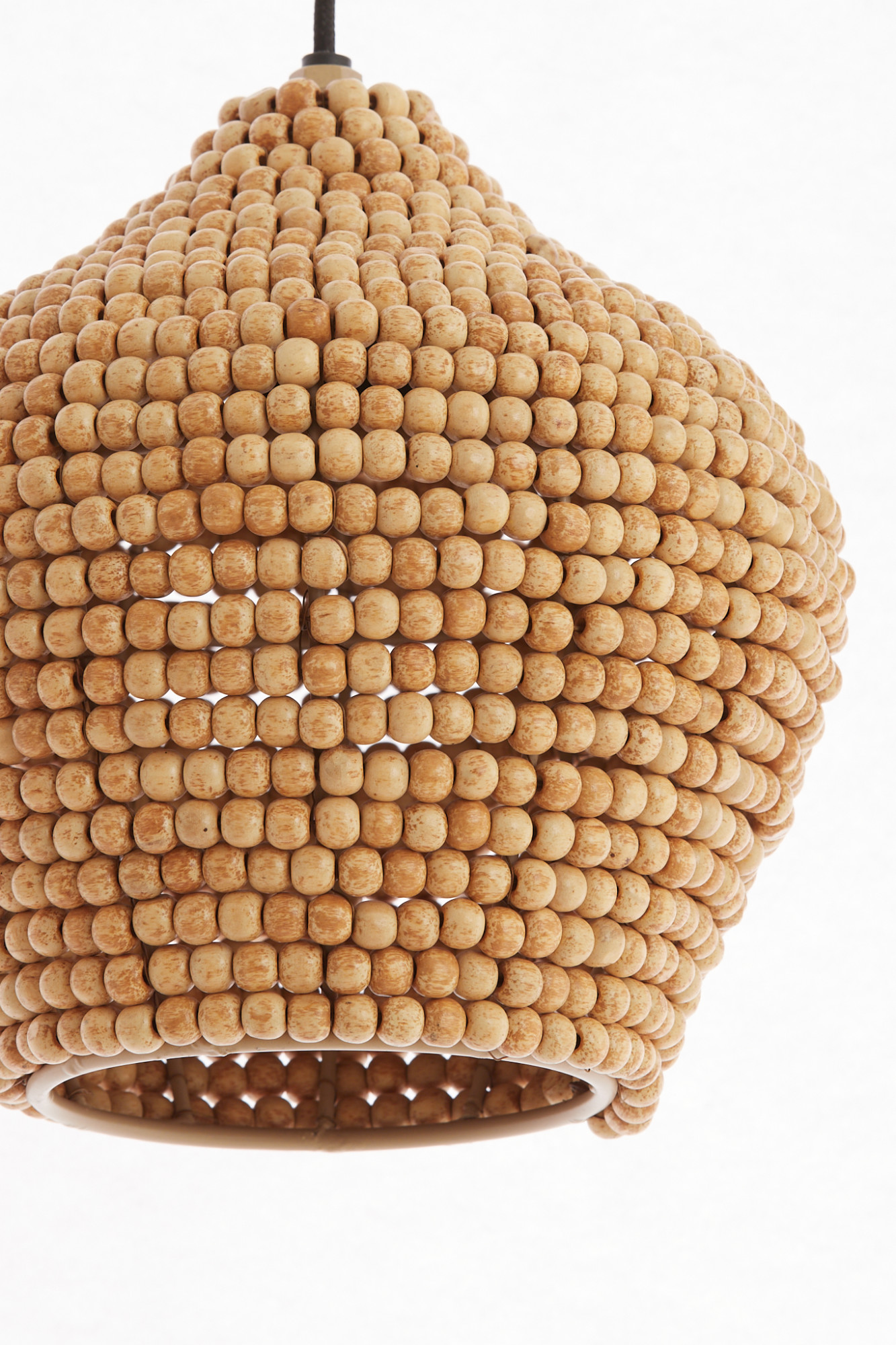 Suspension en perles de bois naturelle Light & Living Kalenga – Image 3