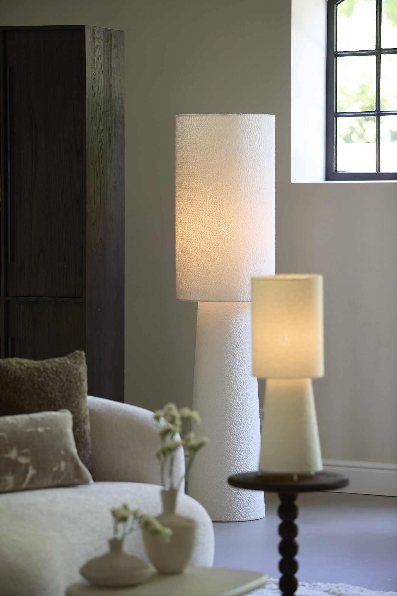 Lampadaire cylindrique beige Light & Living Mikkel – Image 5