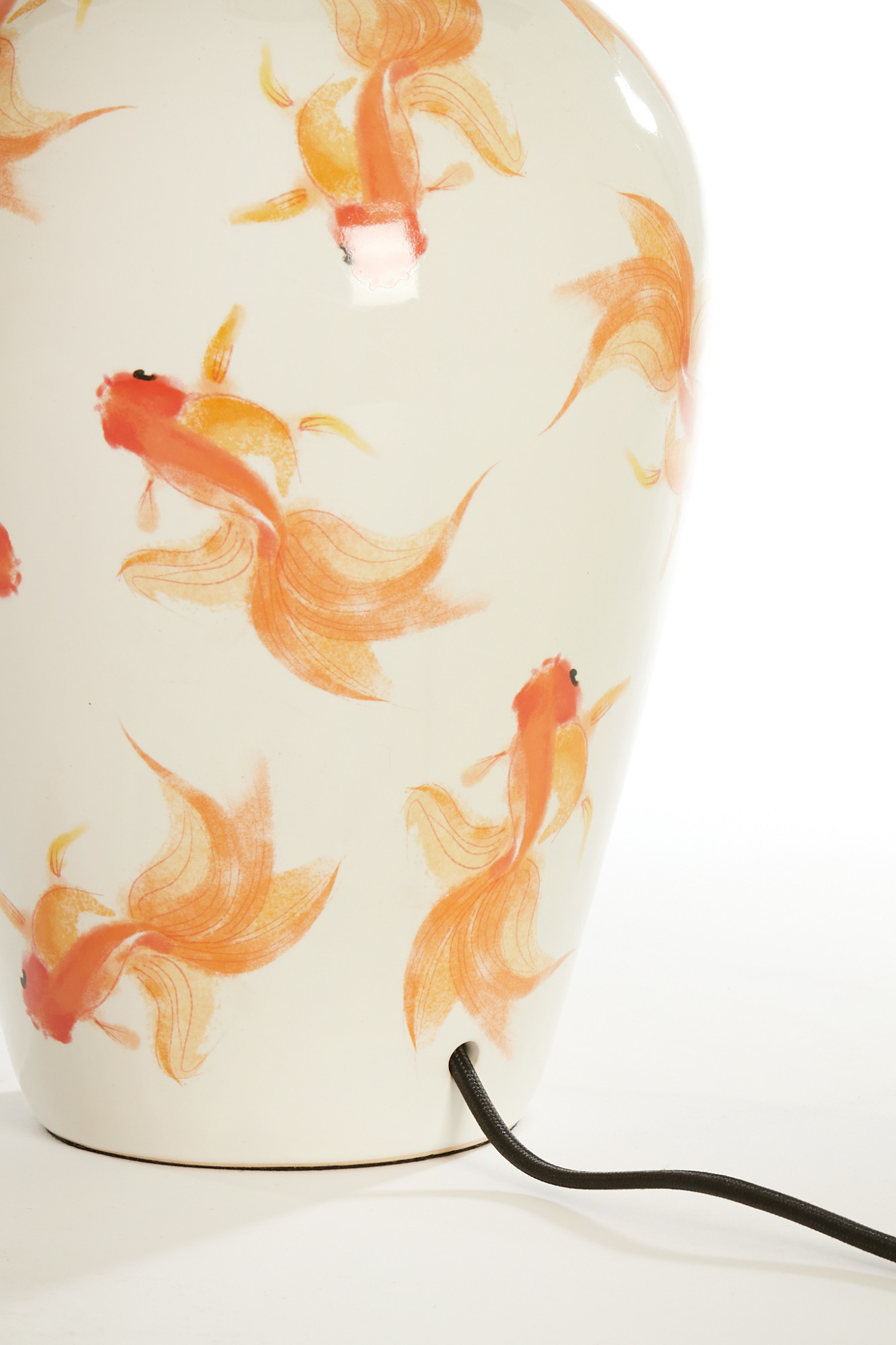 Lampe de table en céramique avec des poissons rouges Light & Living Fish – Image 5