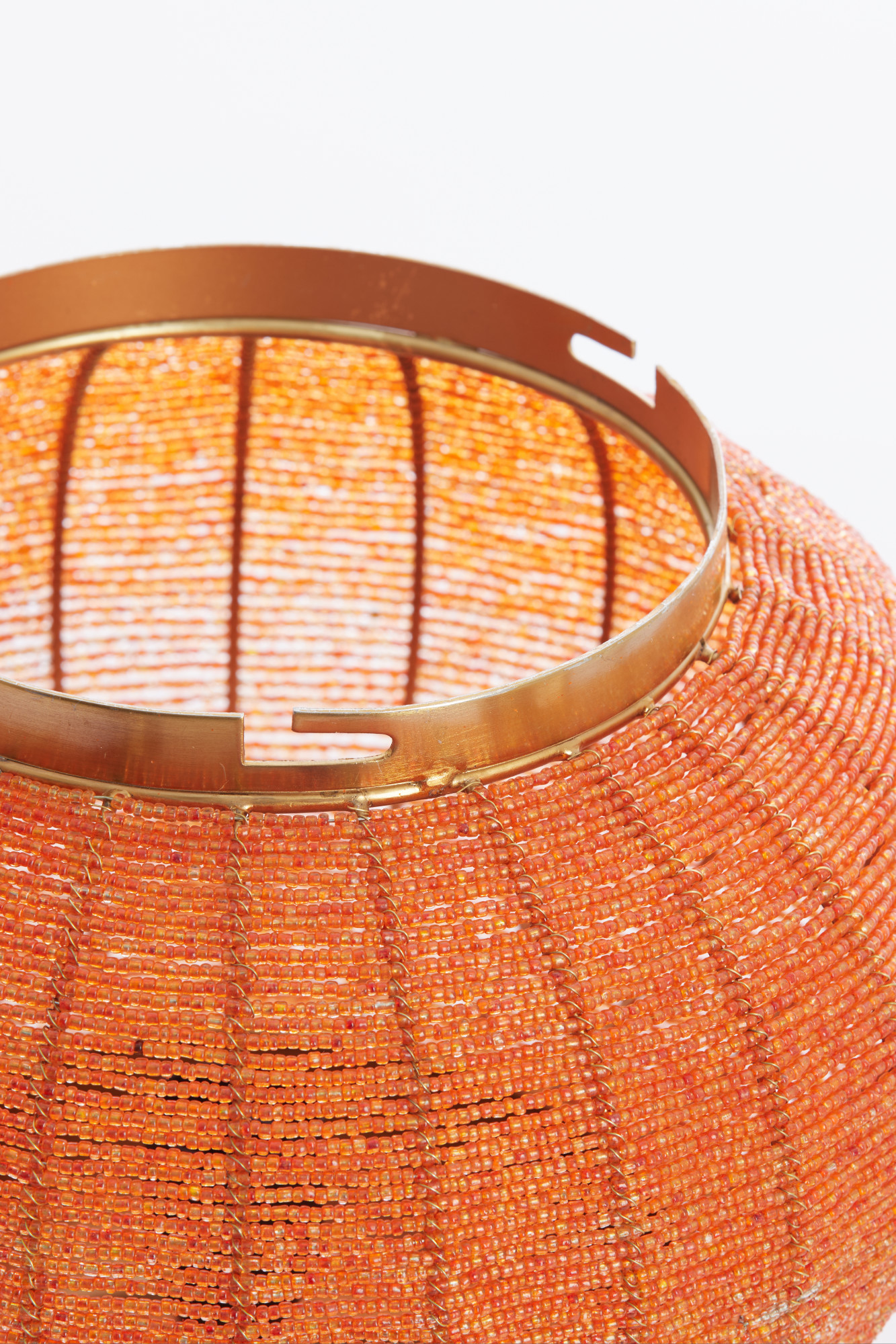 Suspension dorée avec abat-jour orange en tissu Light & Living Cetara – Image 4