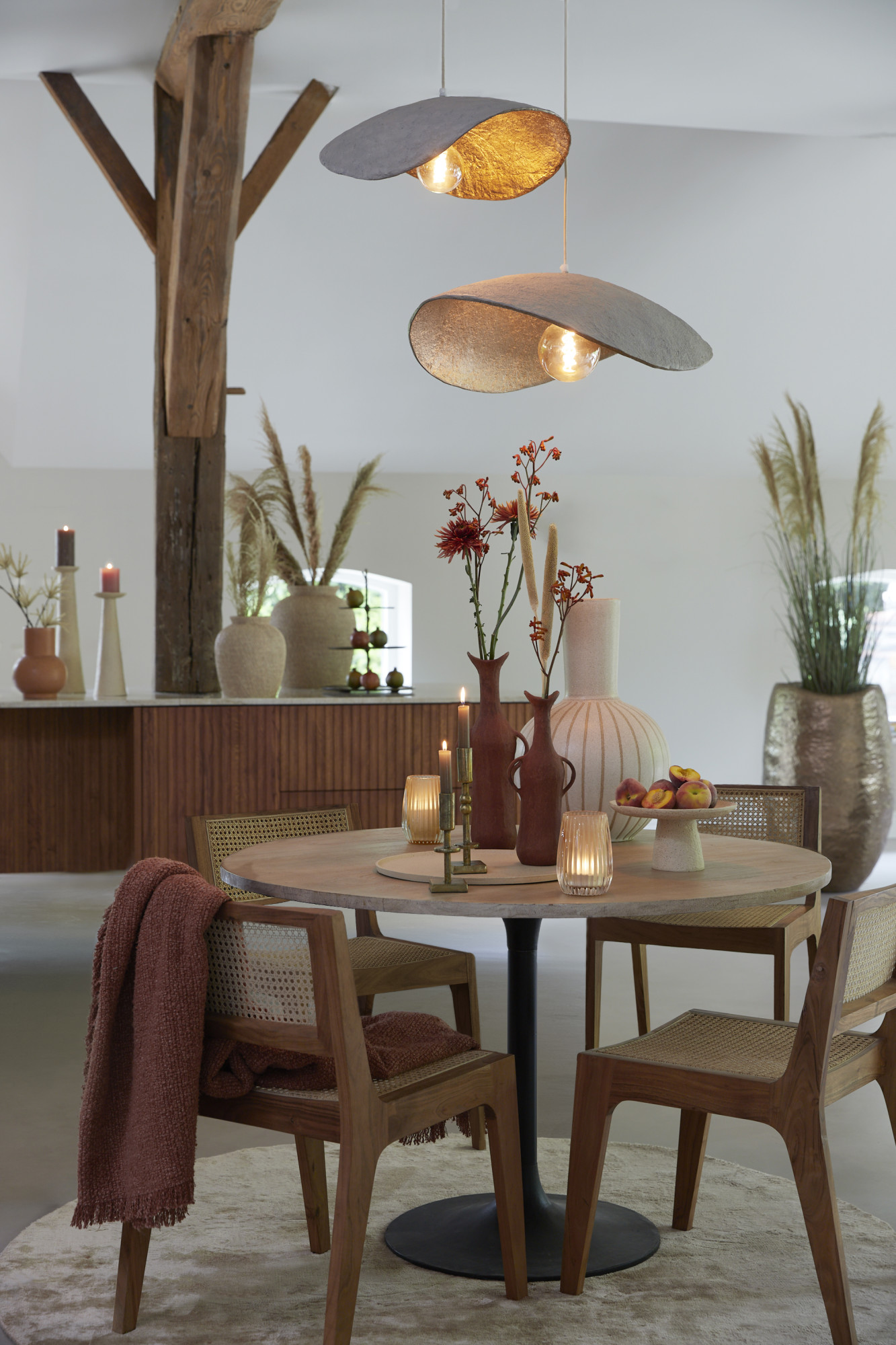 Suspension organique compacte en beige Light & Living Lonia – Image 4