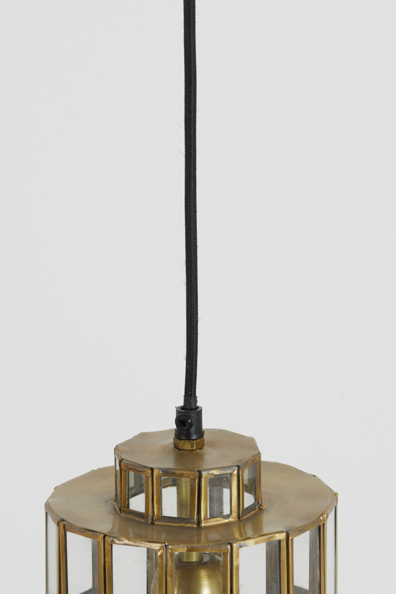 Suspension dorée à design lanterne géométrique Light & Living Sostrene – Image 6