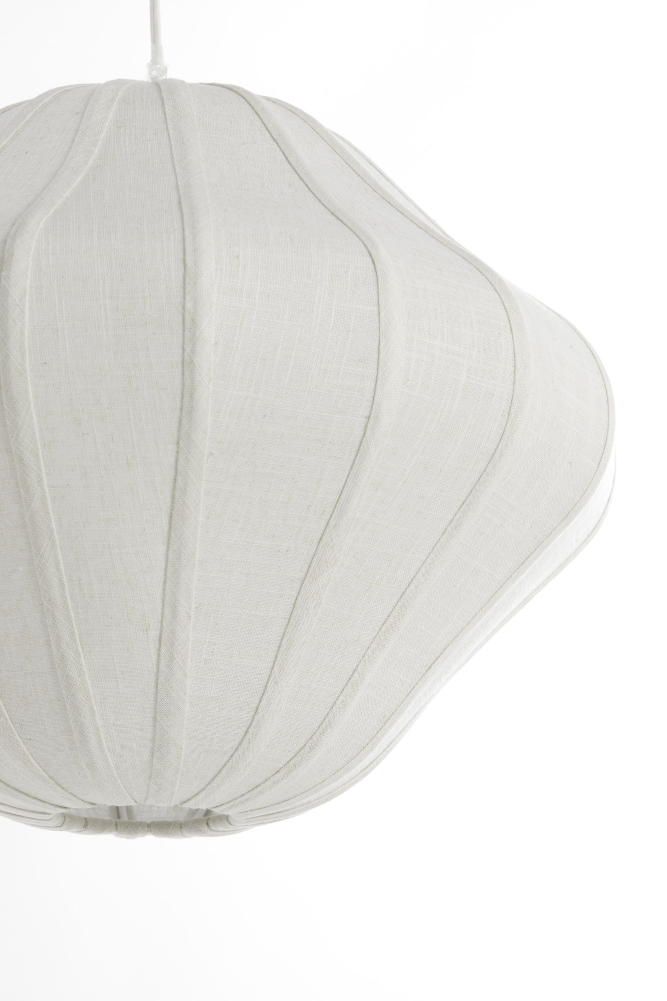 Suspension ovale blanche avec abat-jour en tissu Light & Living Sukau – Image 4