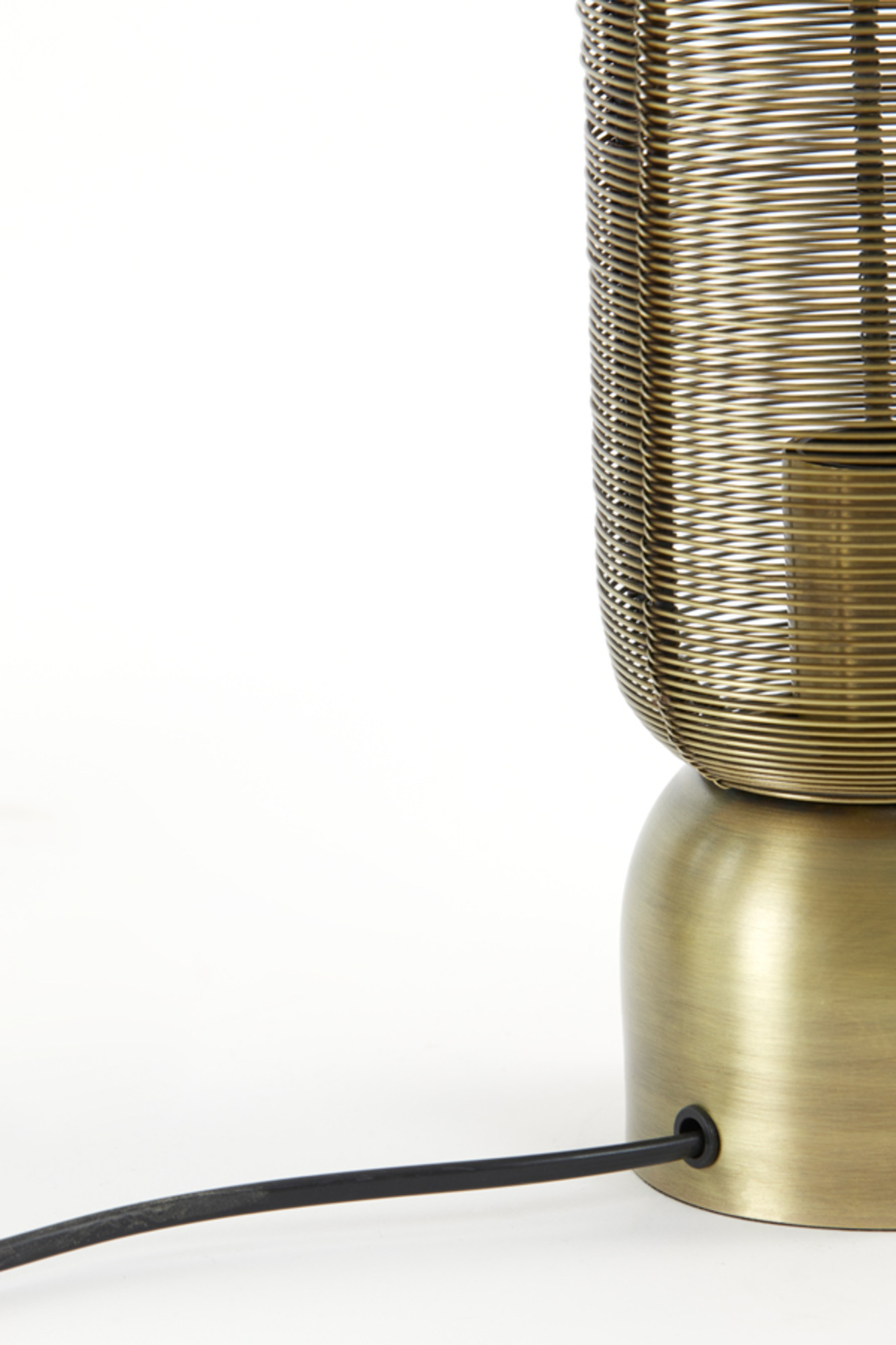 Lampe de table moderne en métal doré filaire Light & Living Lezuza – Image 6