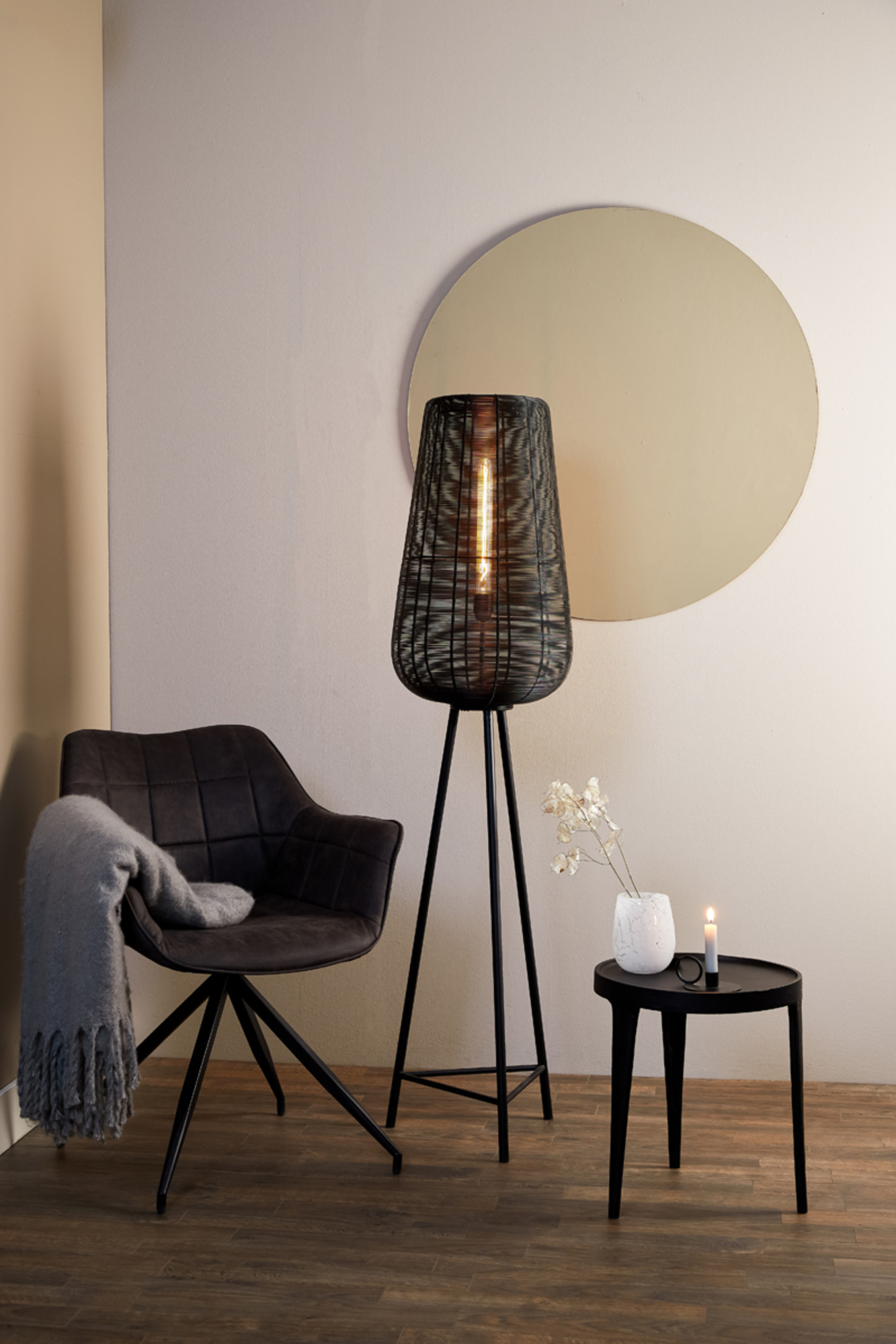 Lampadaire en métal noir pour éclairage d’ambiance Light & Living Adeta – Image 4