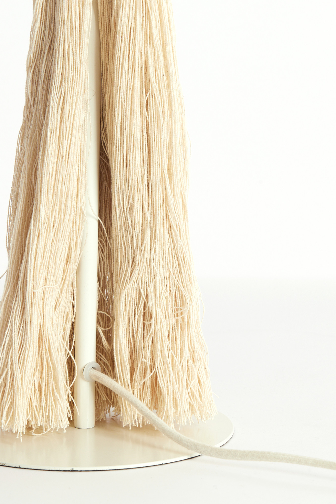 Lampe de table beige avec pompon décoratif Light & Living Espino – Image 3