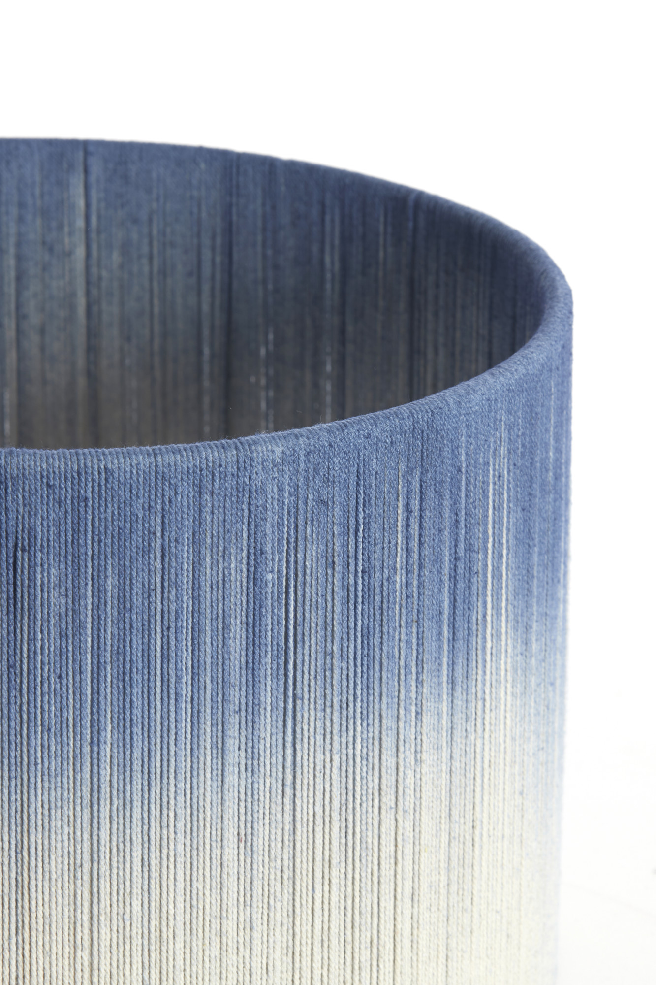 Abat-jour bleu dégradé de forme cylindrique Light & Living Tossa – Image 3