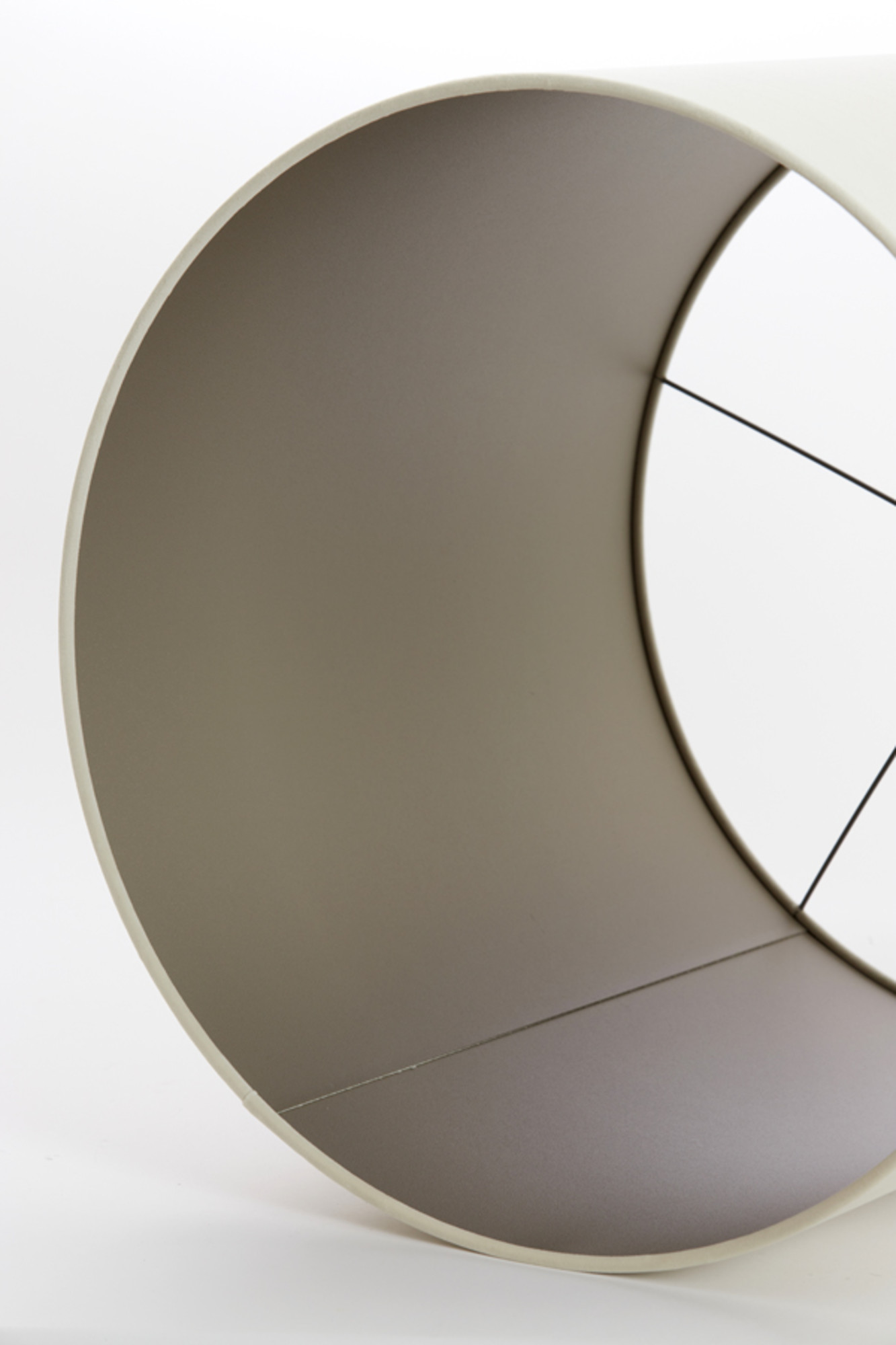 Abat-jour en tissu en forme de cylindre gris Light & Living Velours – Image 6