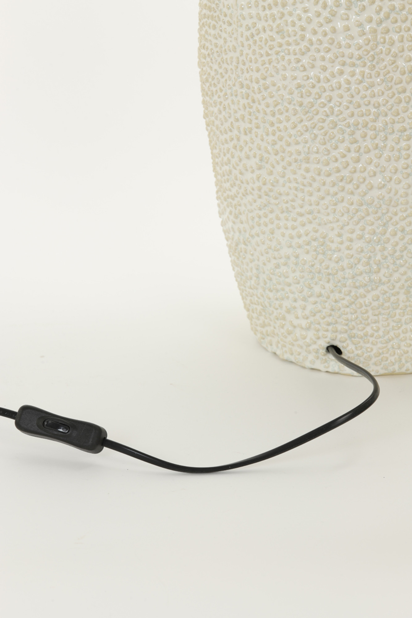 Socle de lampe de table avec texture blanche Light & Living Kyara – Image 5