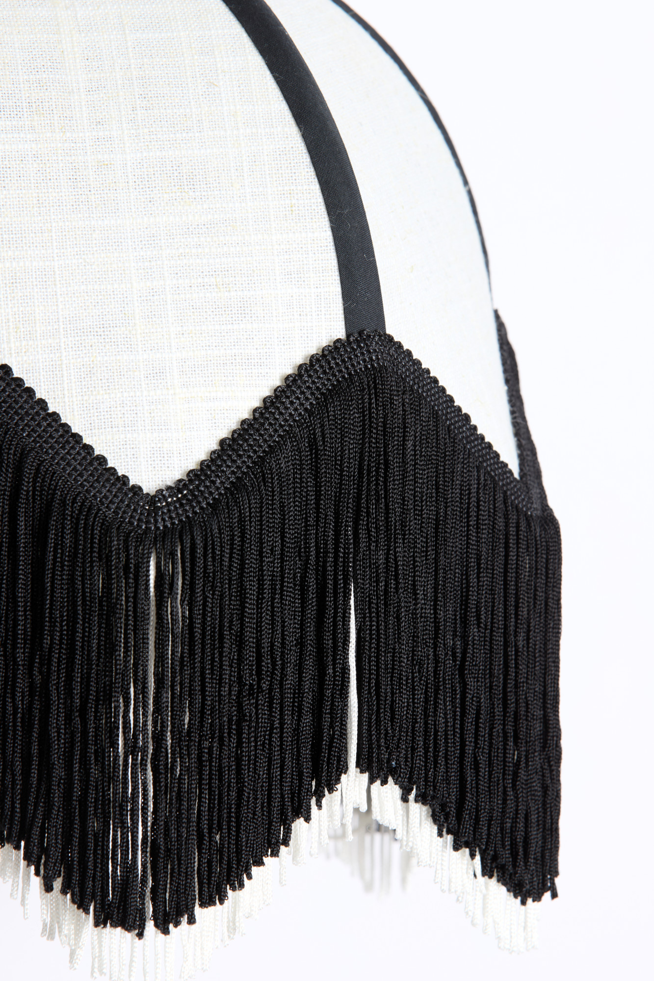 Abat-jour à franges noir et blanc Light & Living Sulina – Image 4