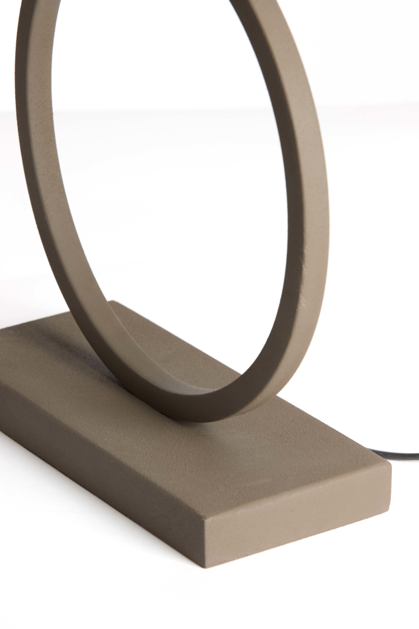 Piedestal de lampe minimaliste en forme de cercle Light & Living Liva – Image 6