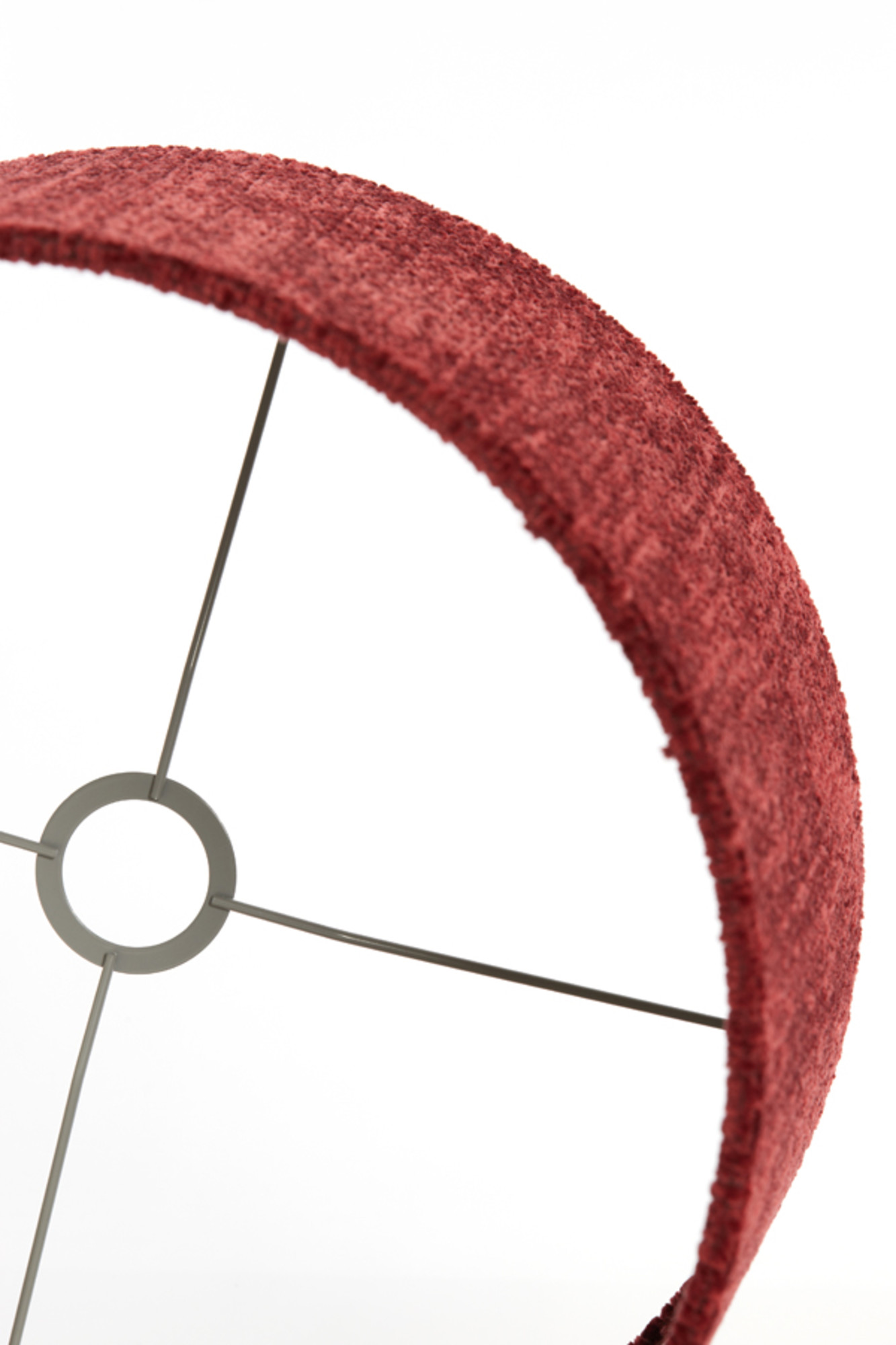 Abat-jour en tissu rouge de forme cylindrique Light & Living Ruby – Image 7