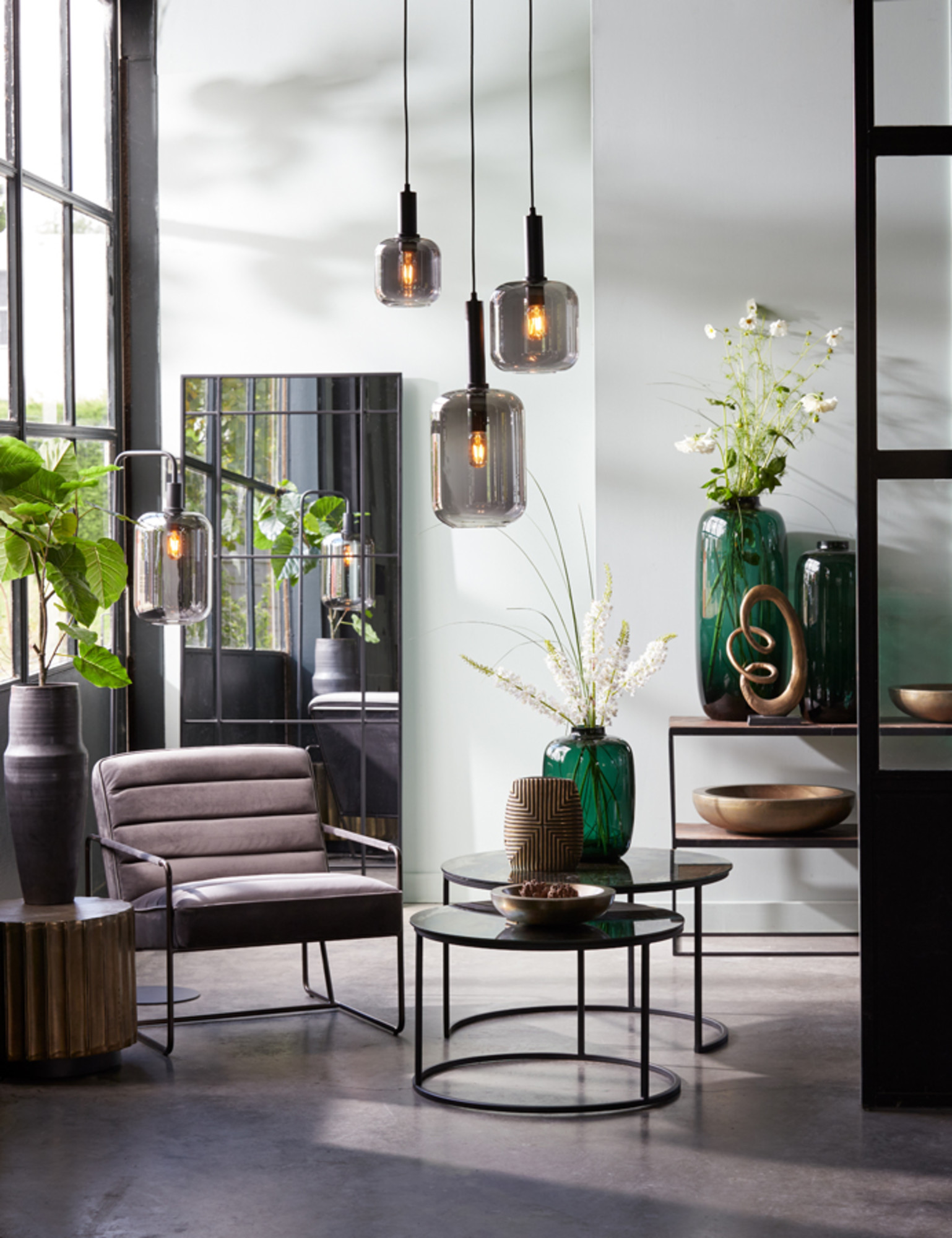 Lampadaire noir en verre fumé Light & Living Lekar – Image 4