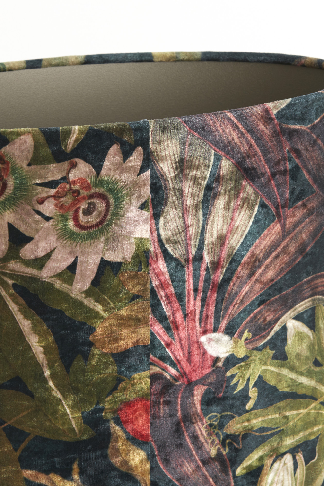 Abat-jour en velours avec imprimé floral Light & Living Passion – Image 7